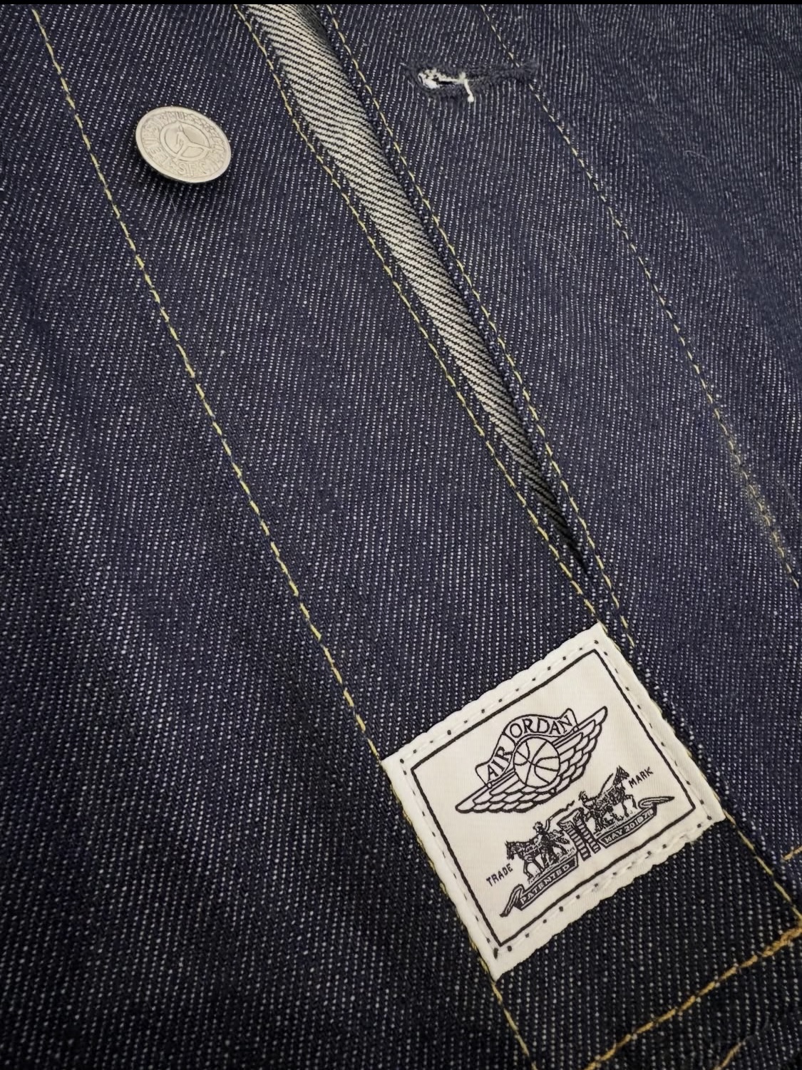 Levi's x Jordan Overshirt Jacket Indigo 착용 스타일 - 6