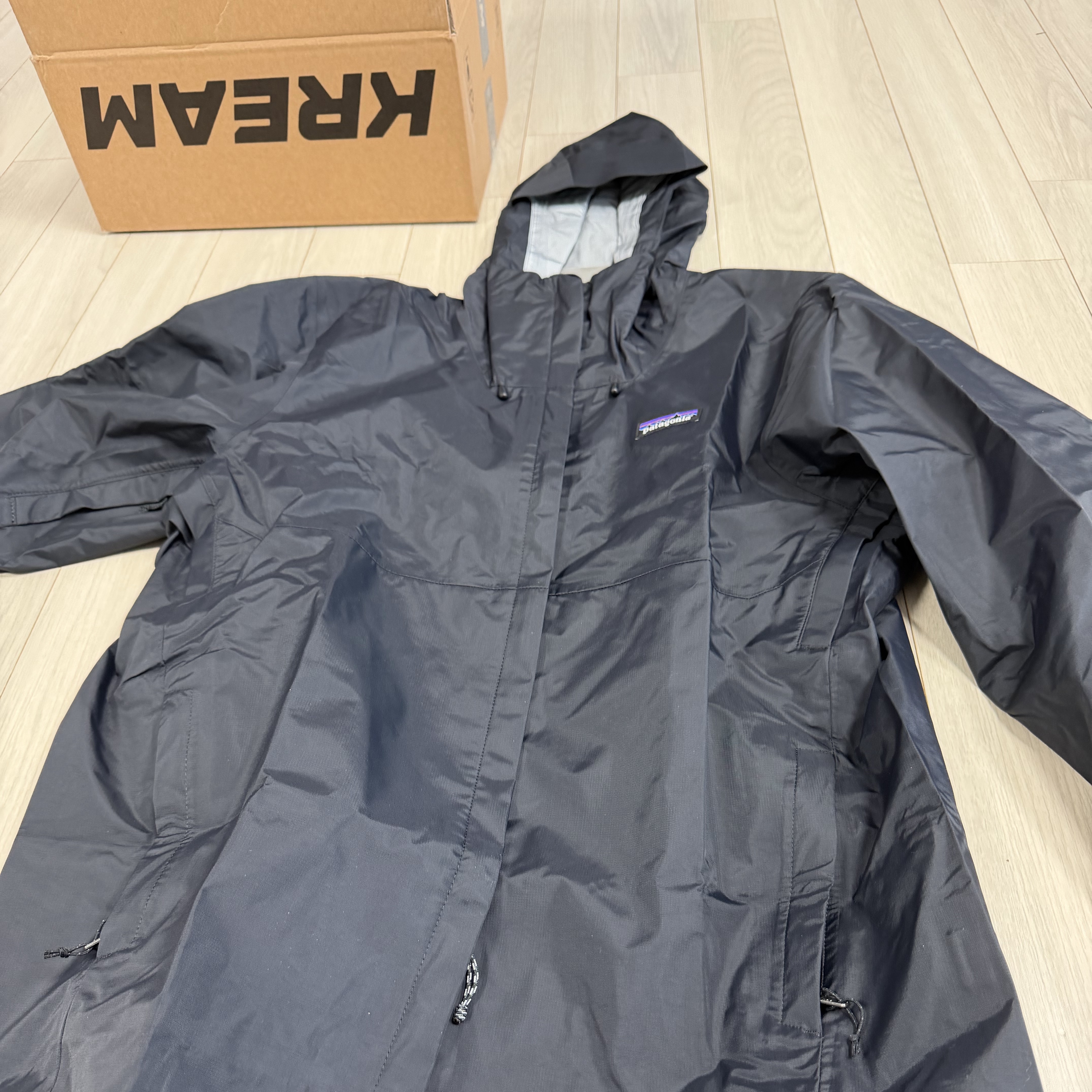 Patagonia Torrentshell 3L Jacket Black 착용 스타일