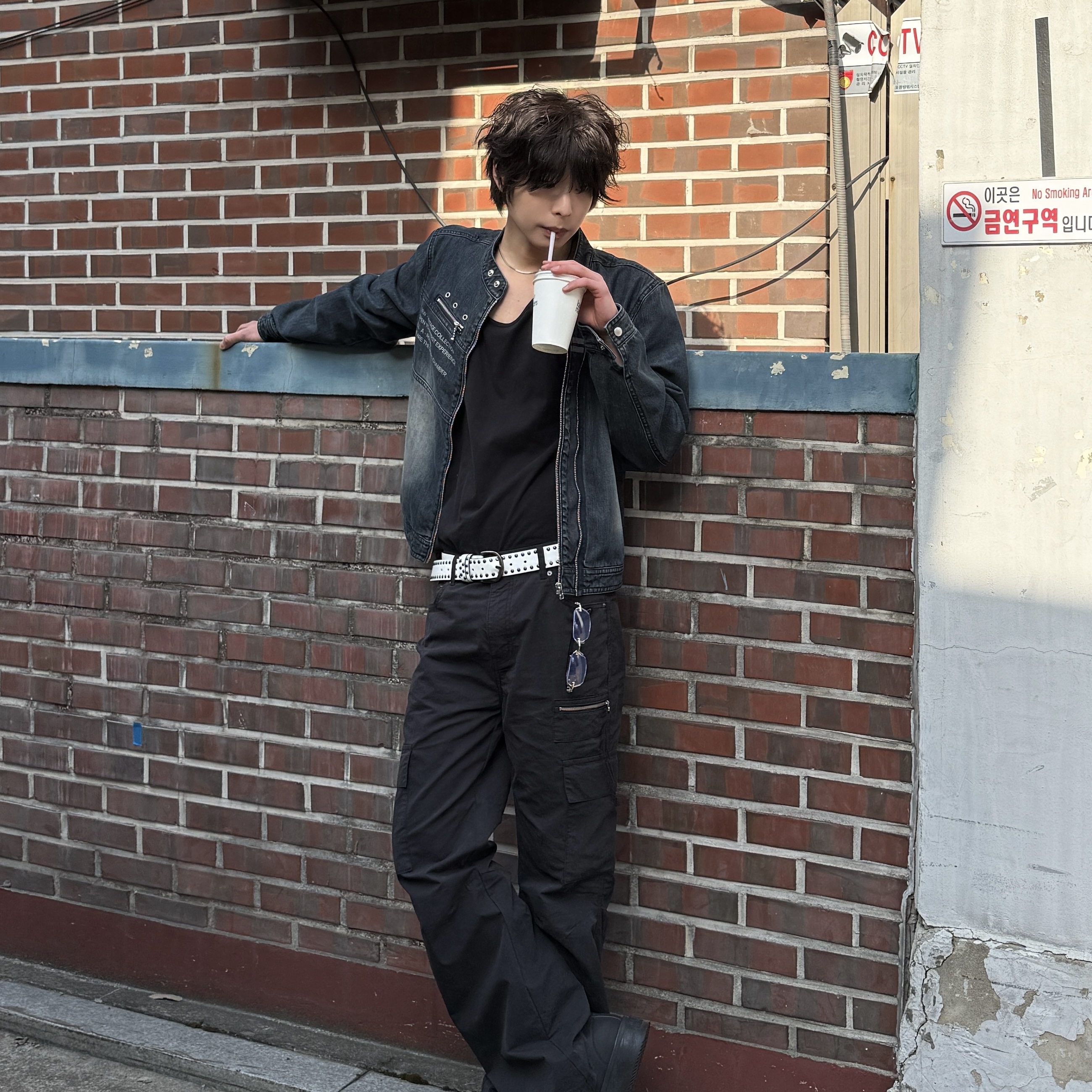 MAINBOOTH Cargo Bootcut Pants BLACK 착용 스타일 - 1
