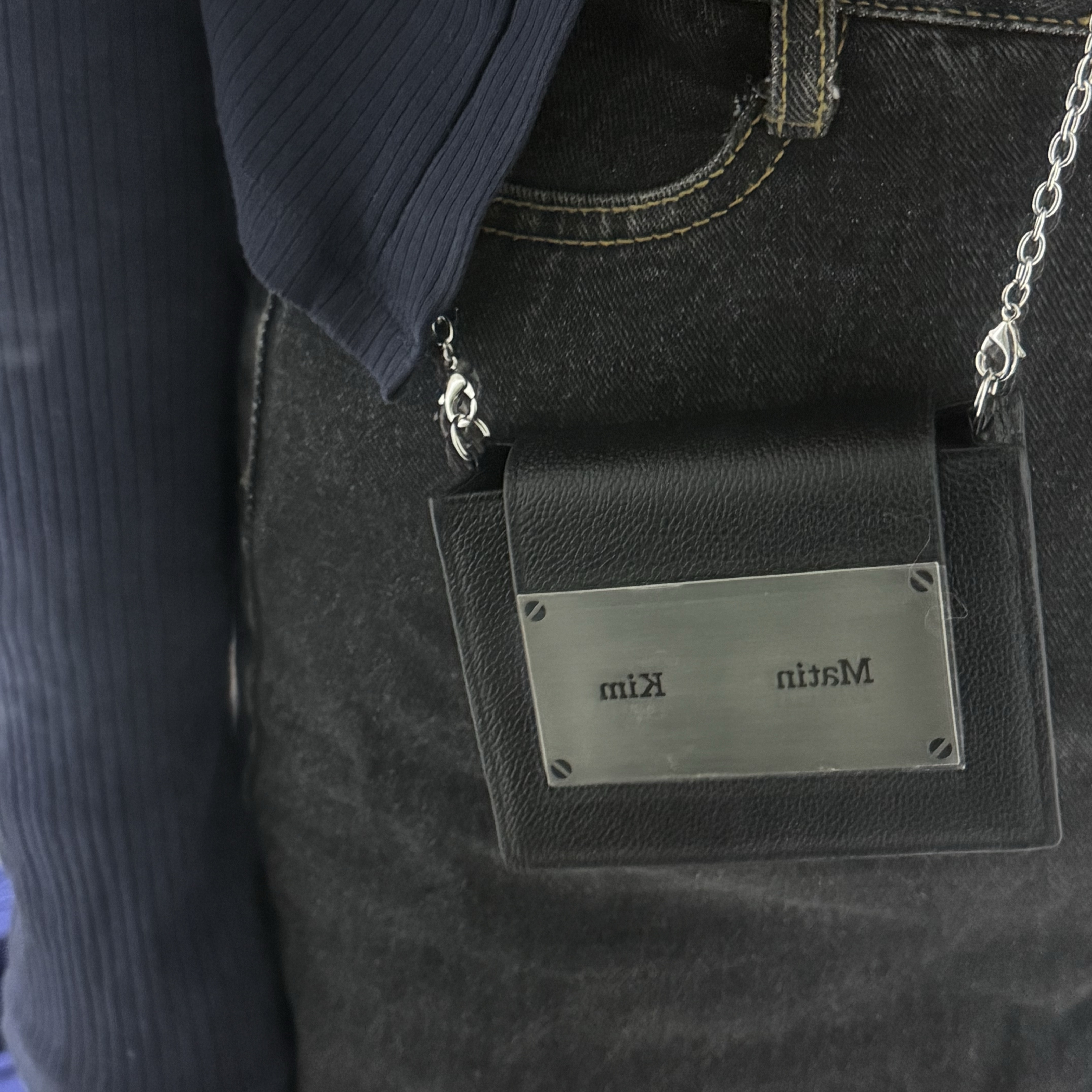 Matin Kim Accordion Mini Bag Black 착용 스타일