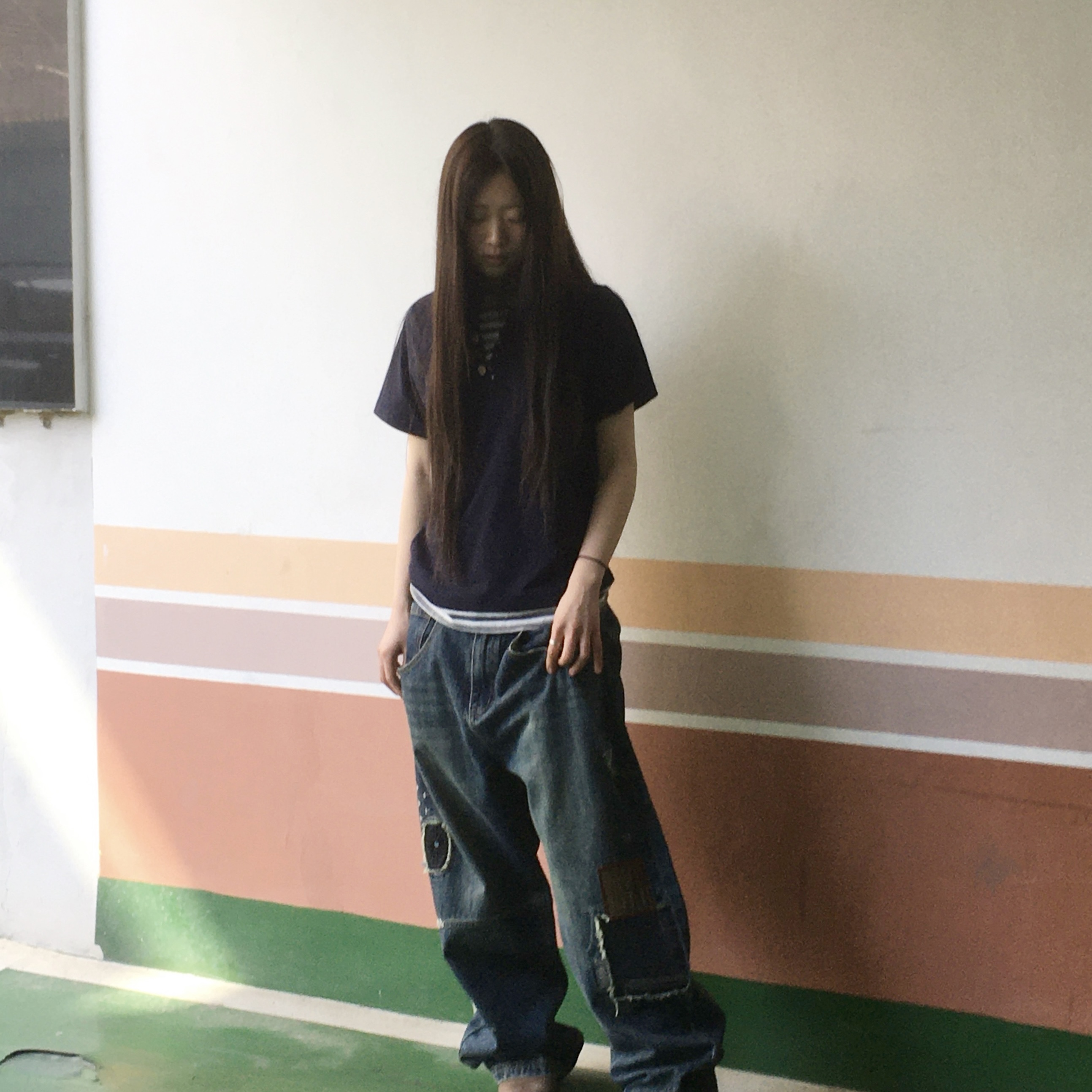 MAINBOOTH Repaired Denim Pants BLUE 착용 스타일 - 1