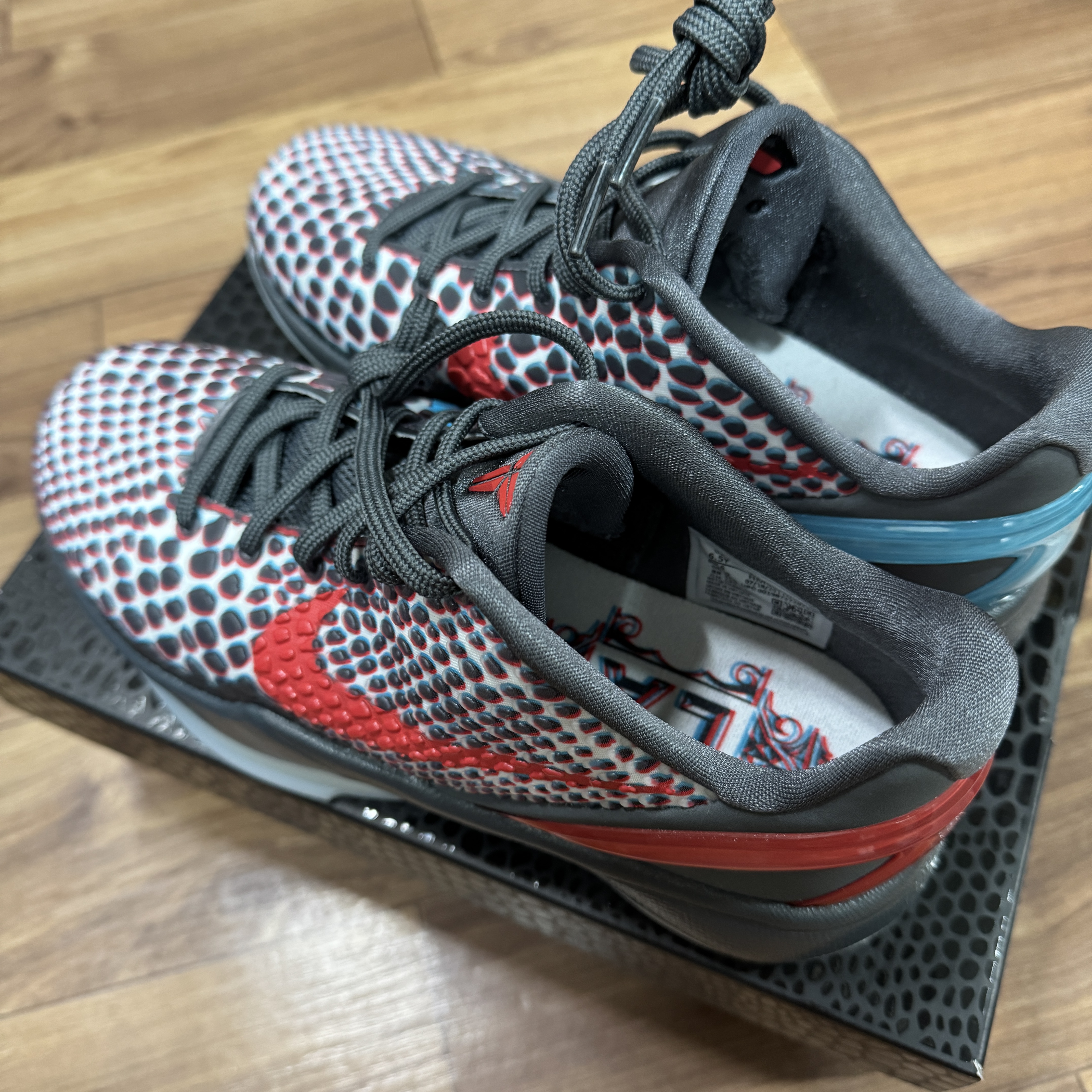 (GS) Nike Kobe 6 Protro 3D Dark Grey Chlorine Blue 착용 스타일 - 2