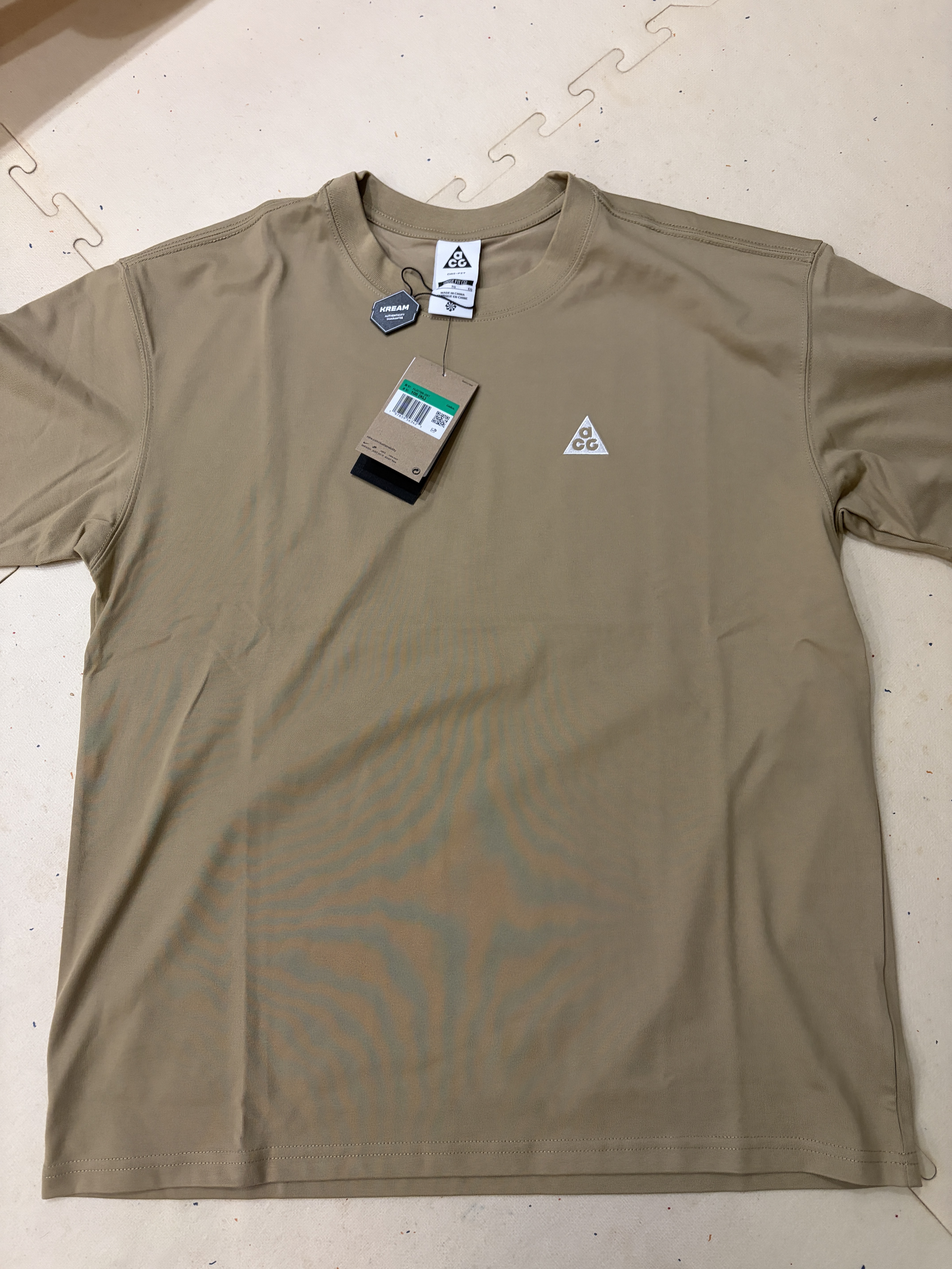 Nike ACG Max 90 T-Shirt Parachute Beige - Asia 착용 스타일 - 2