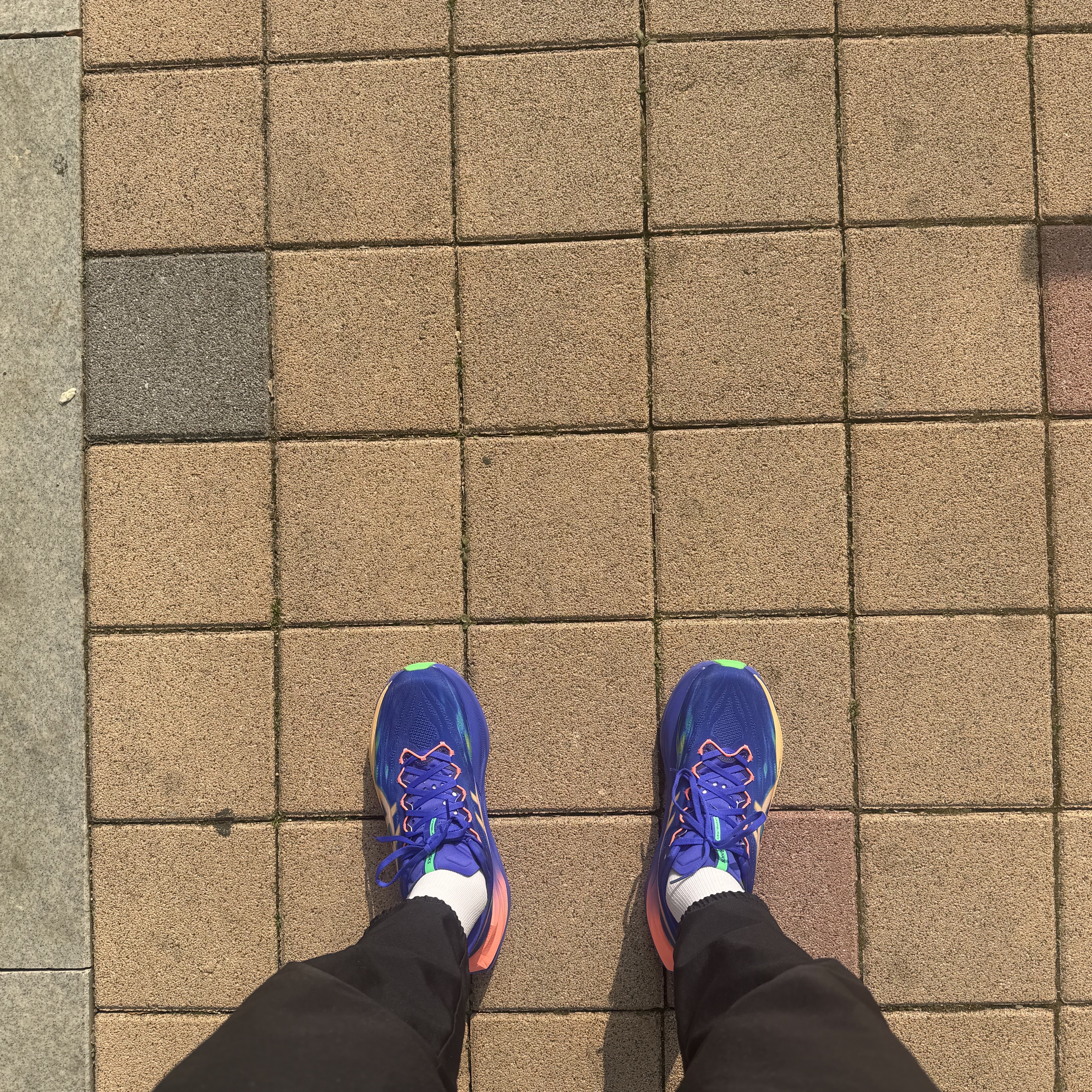 Asics Superblast 3 Cobalt Burst Light Orange 착용 스타일