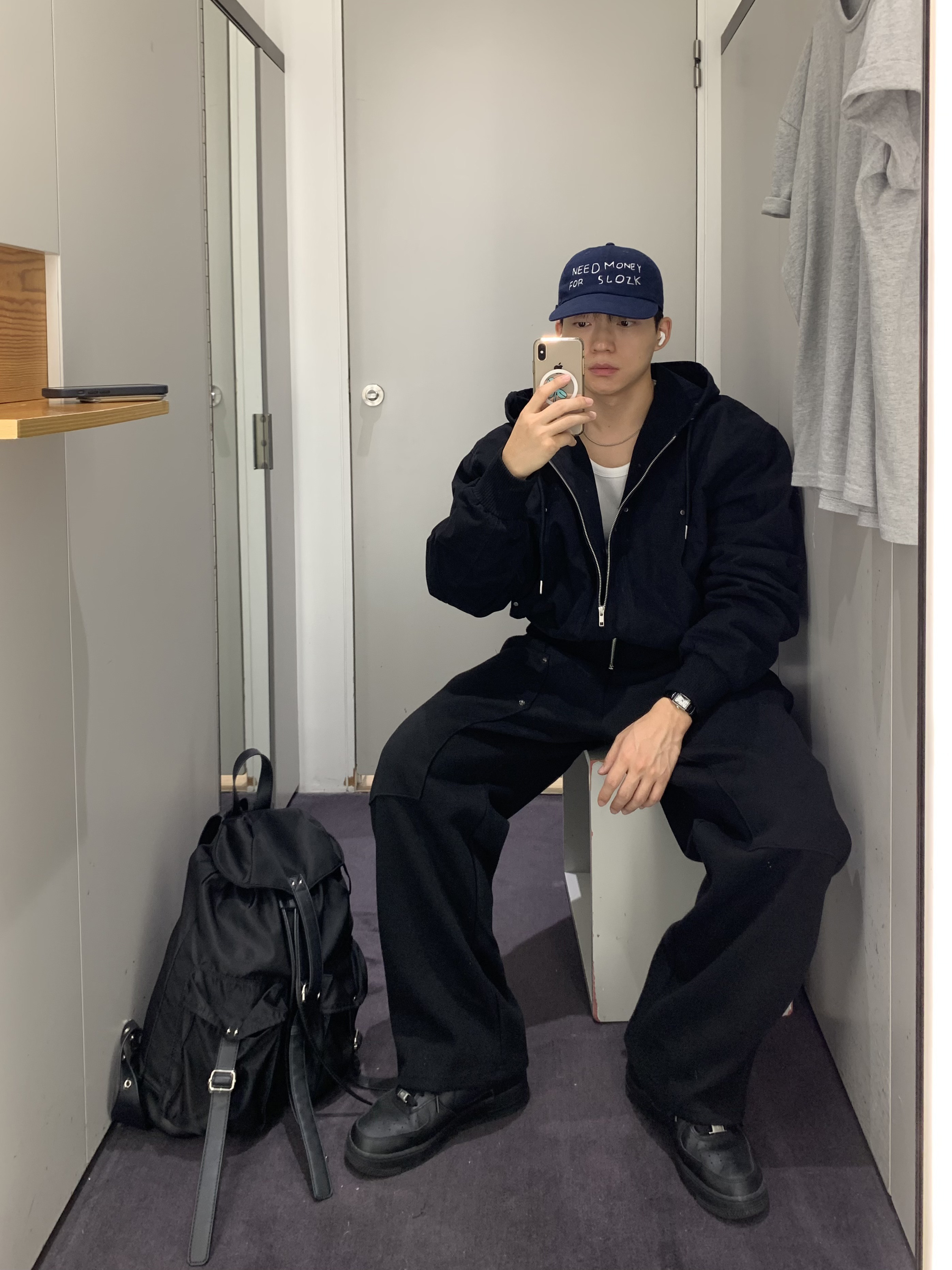 Nike Air Force 1 '07 Low Triple Black, Casio LTP-V007L-7B1 착용 스타일 - 1