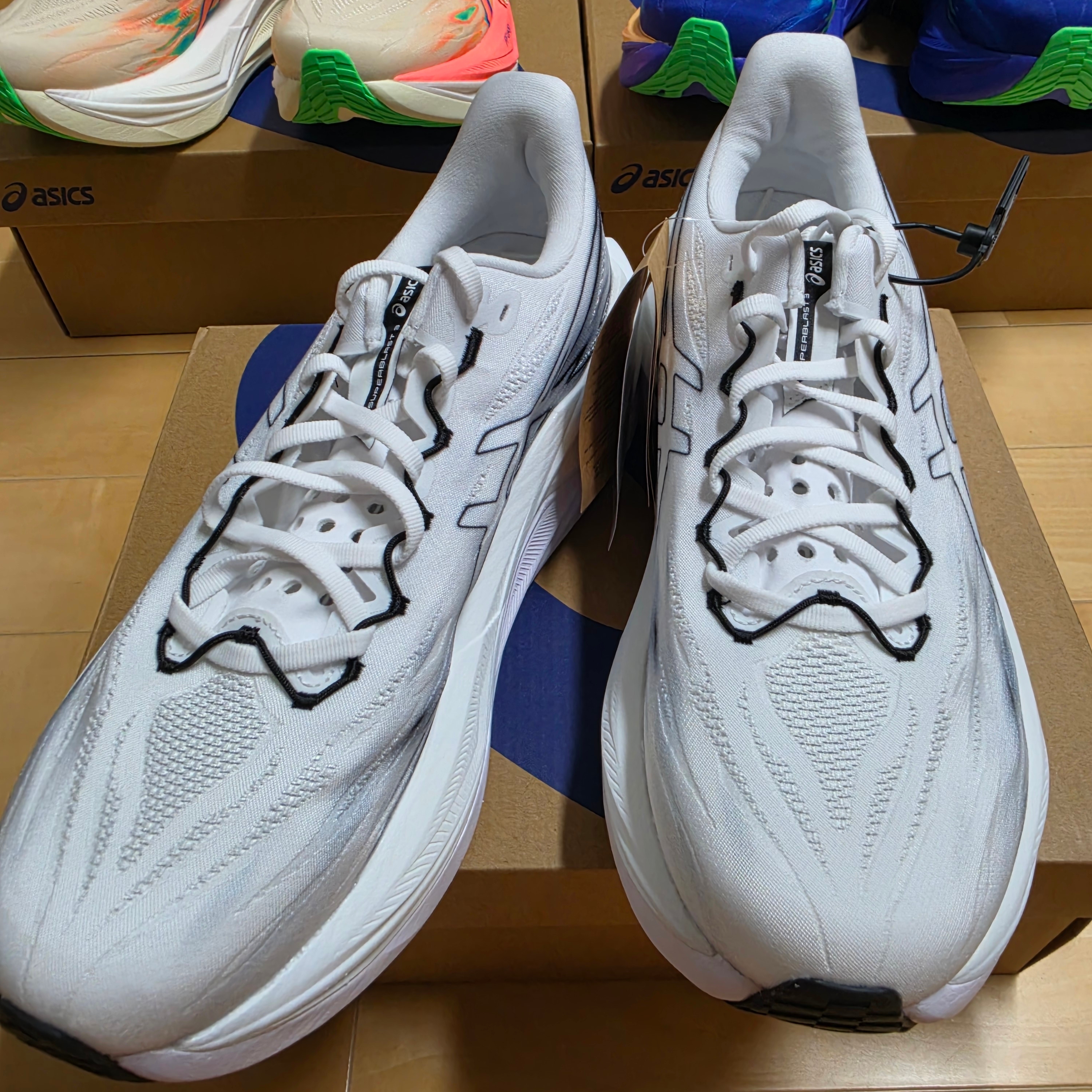 Asics Superblast 3 White Black 착용 스타일 - 3