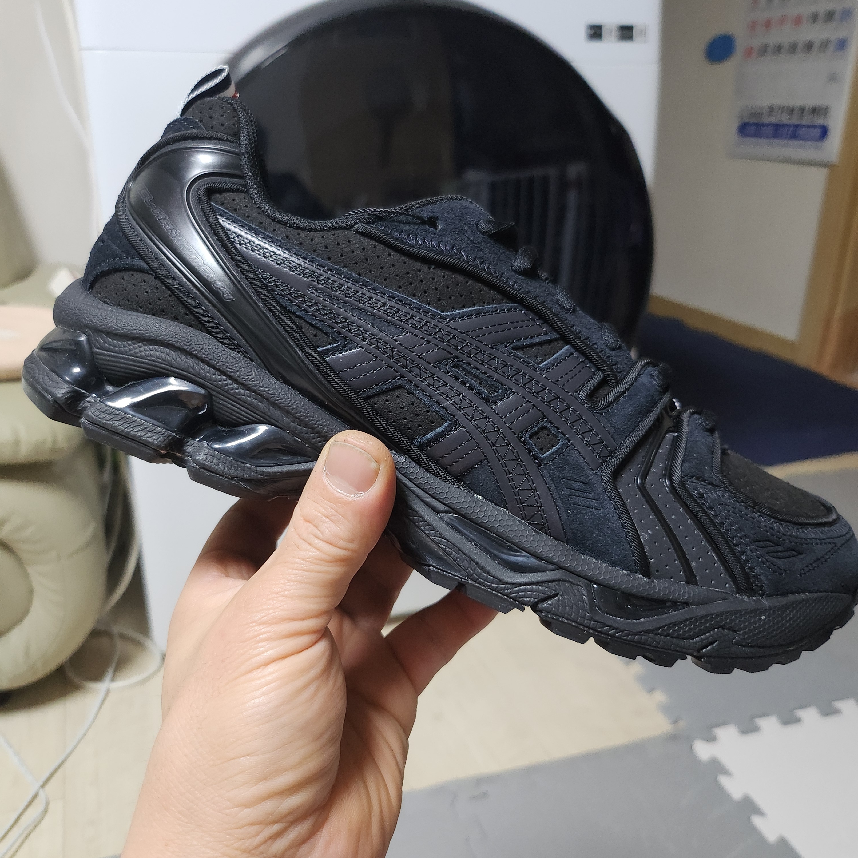 Asics x Thom Browne Gel-Kayano 14 Black 착용 스타일 - 1