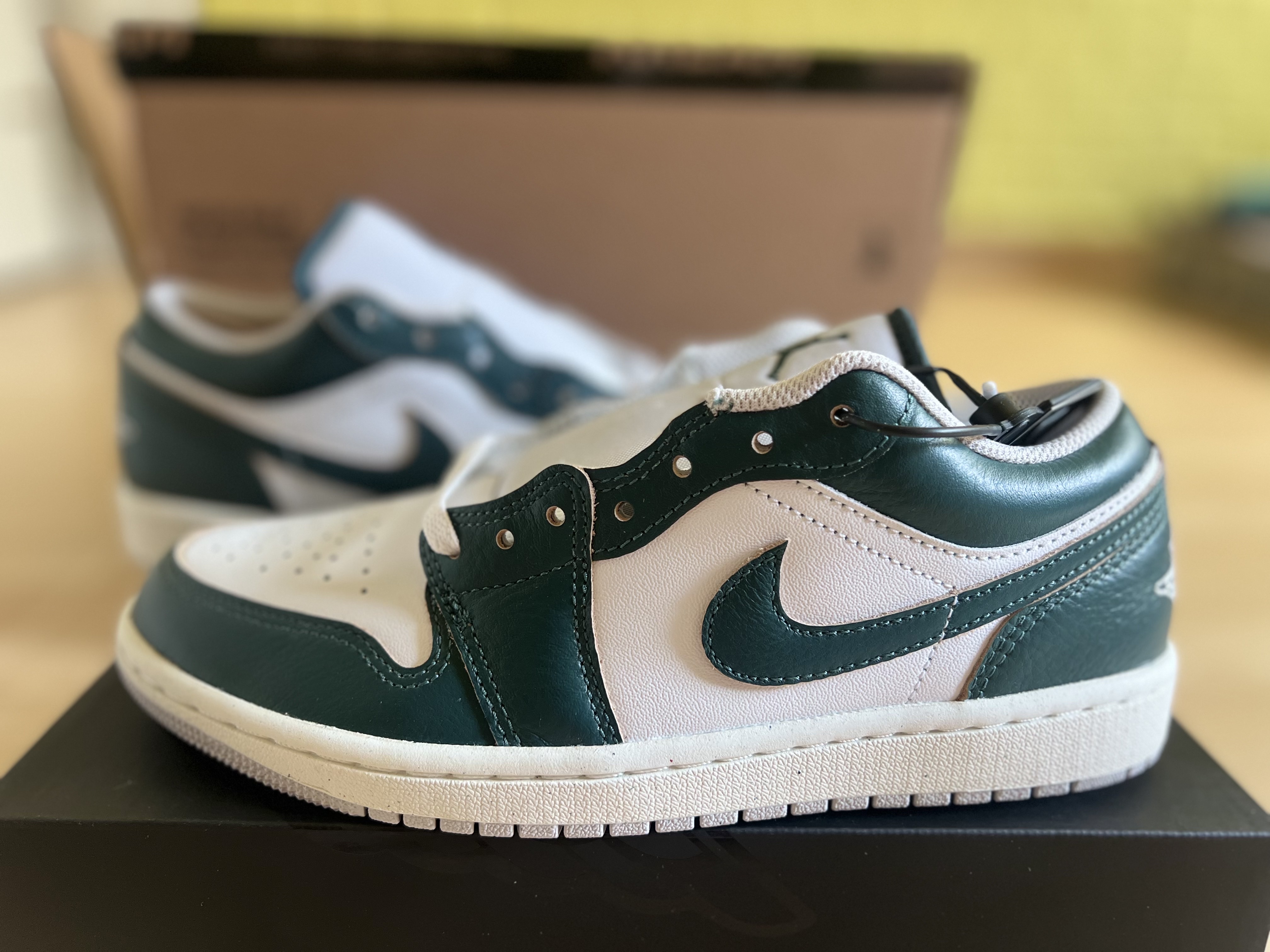 Jordan 1 Low SE Oxidized Green White 착용 스타일