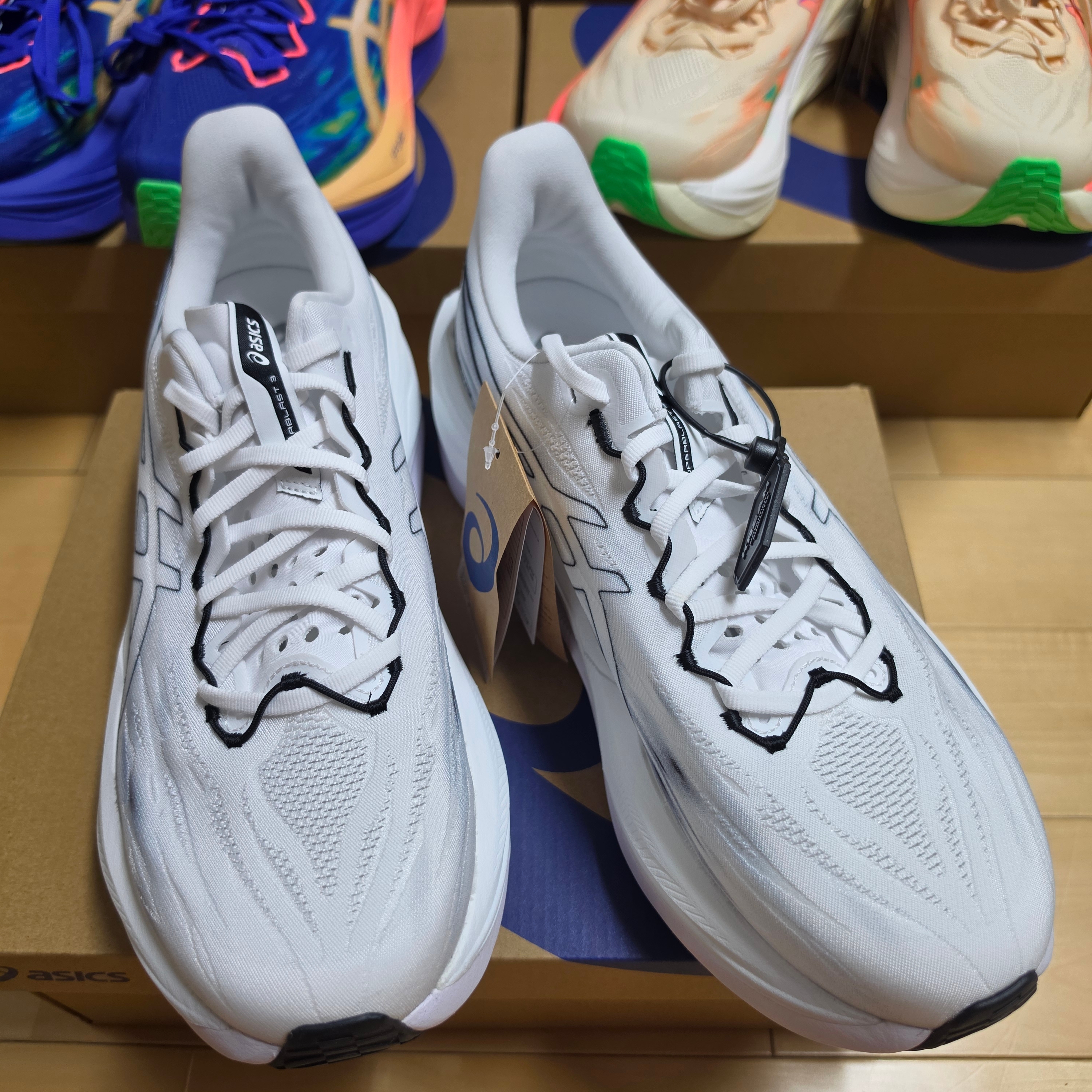 Asics Superblast 3 White Black 착용 스타일 - 3