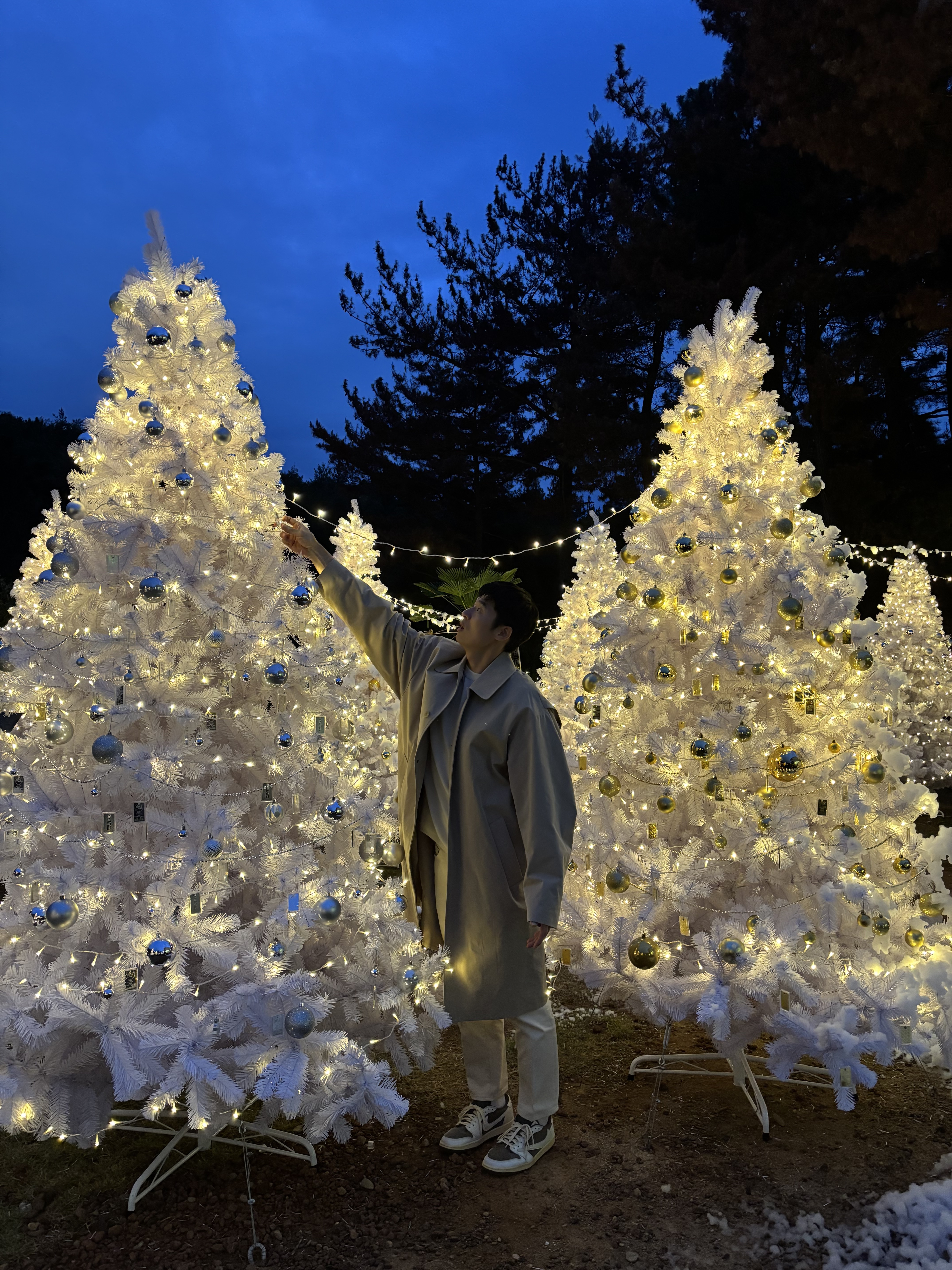 Jordan 1 x Travis Scott Retro Low OG SP Sail and Ridgerock 착용 스타일