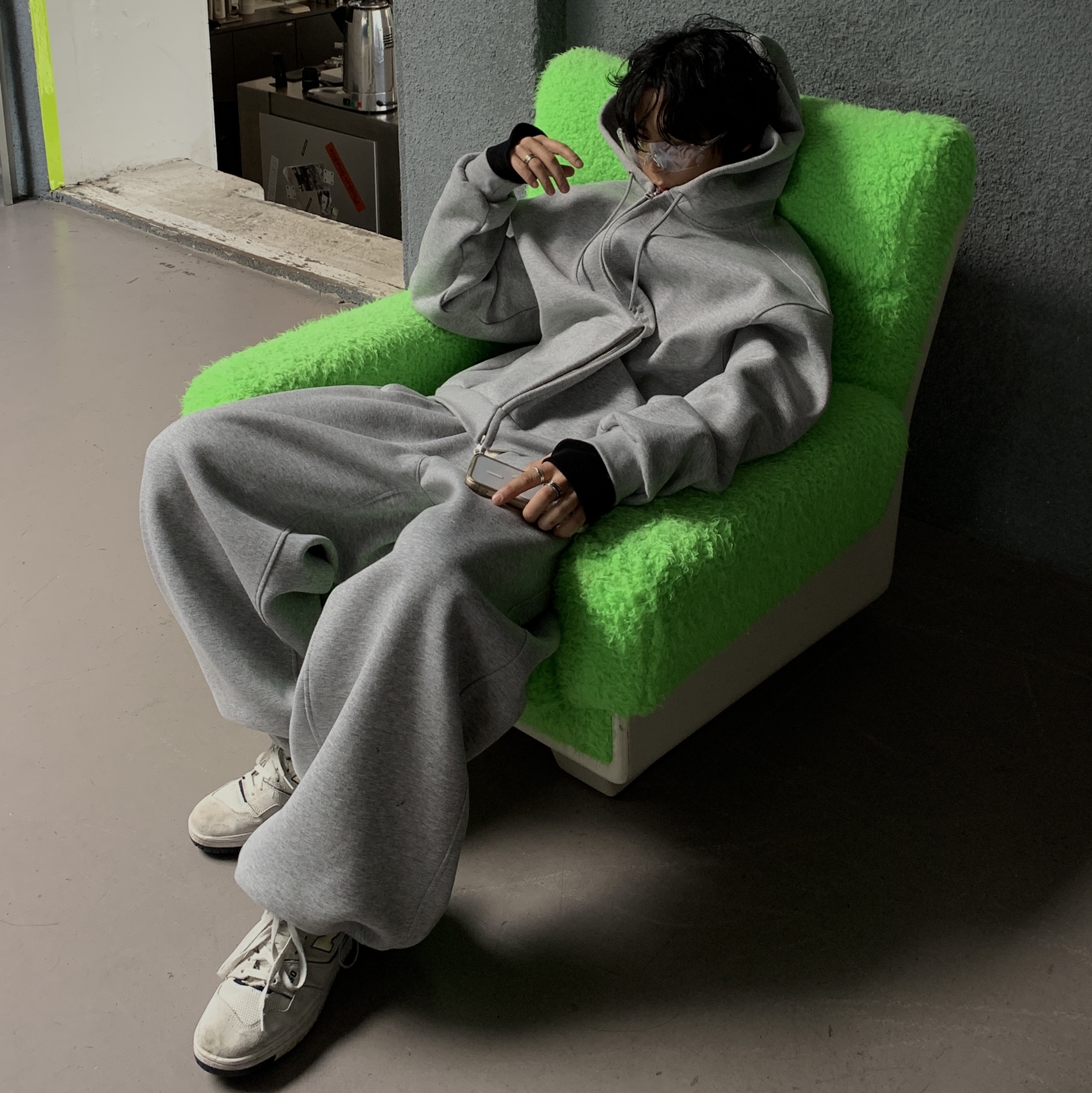 Nonnod Scuba Zip Hoodie Grey, Nonnod Scuba Pajama Pants Grey 착용 스타일 - 2