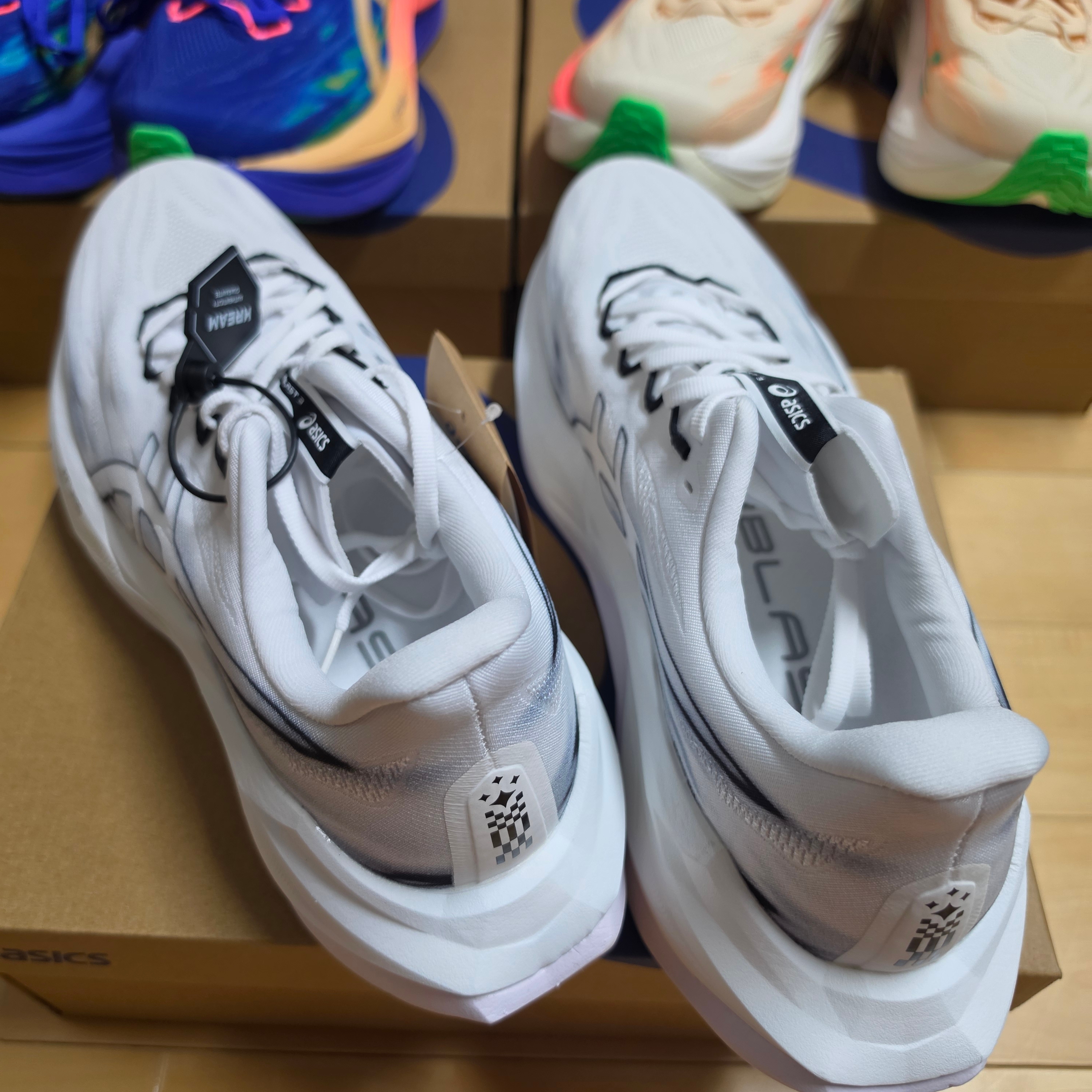 Asics Superblast 3 White Black 착용 스타일 - 4