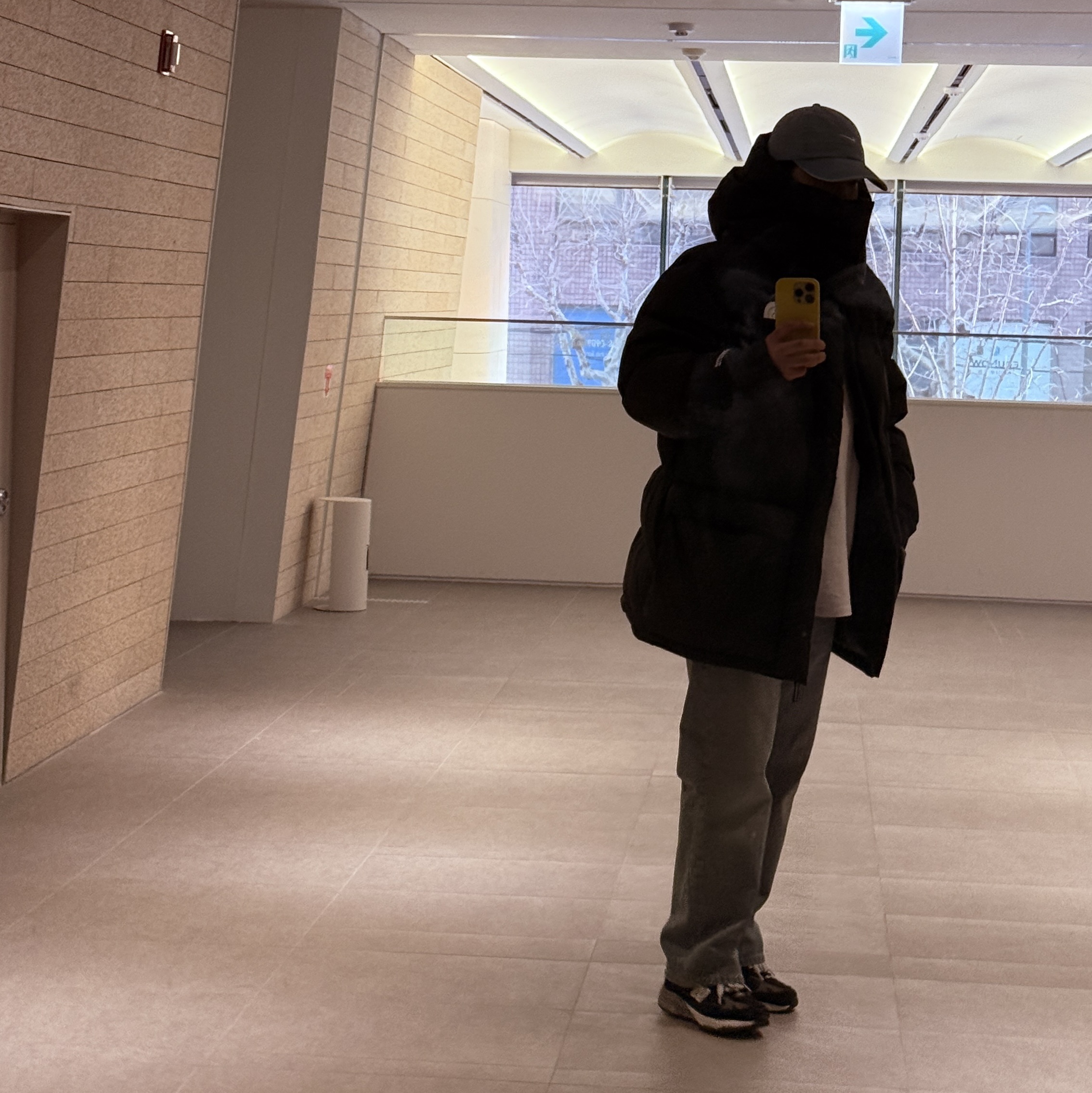 The North Face Him Down Parka Black, (W) New Balance 993 Made in USA Black - B Standard 착용 스타일 - 3