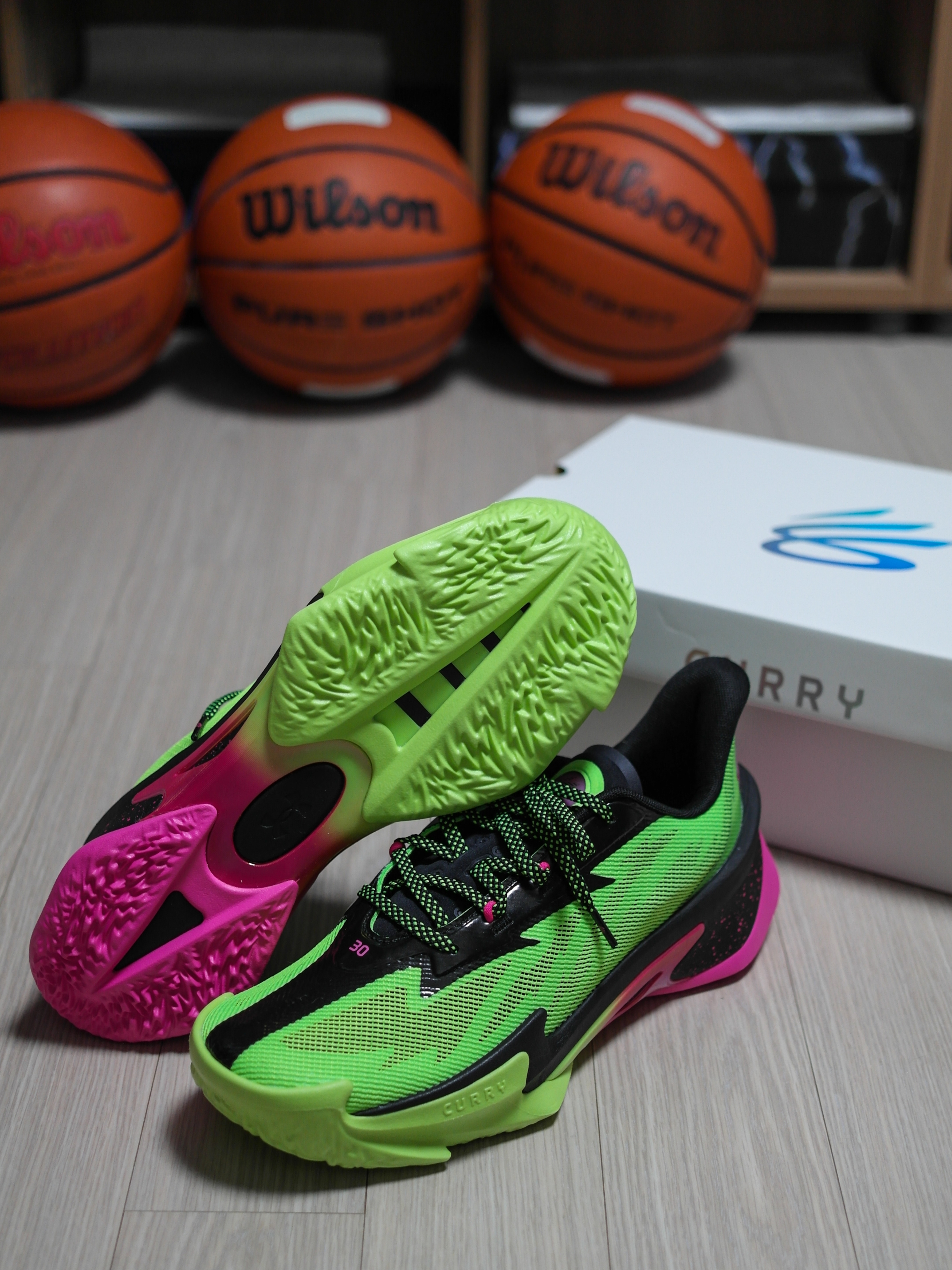 Under Armour Curry Series 7 Hyper Green Black 착용 스타일 - 3