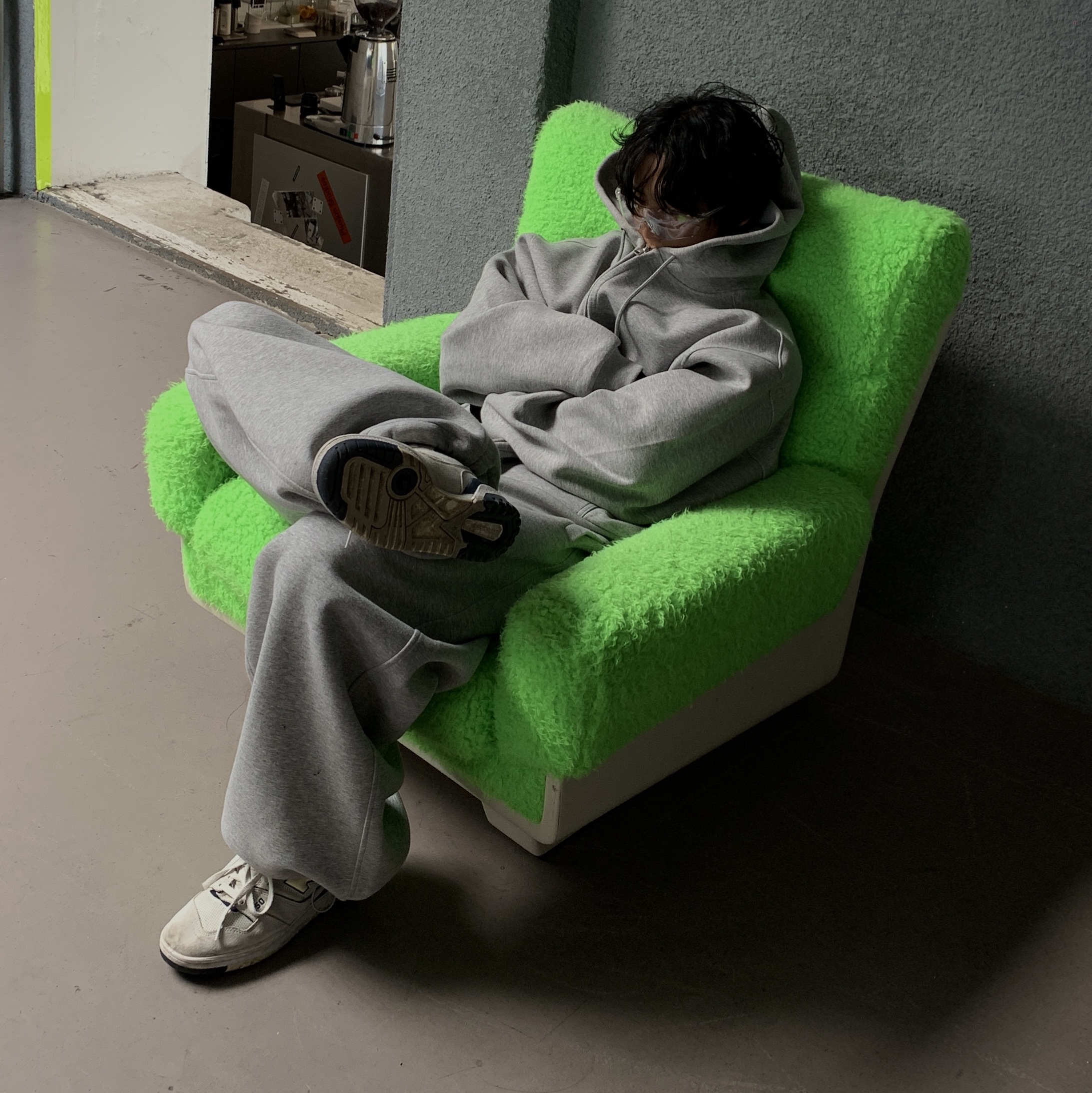 Nonnod Scuba Zip Hoodie Grey, Nonnod Scuba Pajama Pants Grey 착용 스타일 - 1