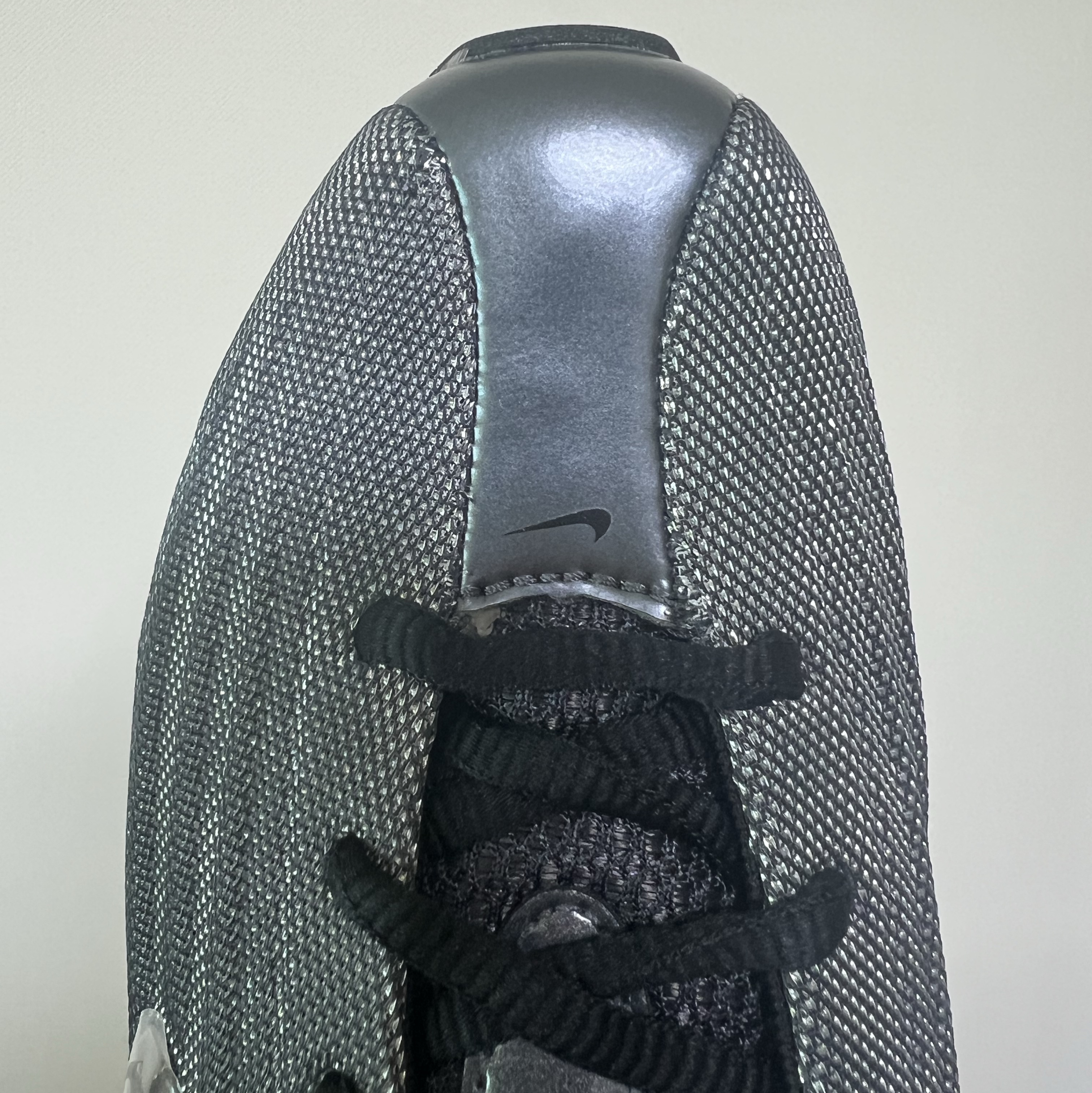 (W) Nike x Naked Shox Z Metallic Hematite Black 착용 스타일 - 4