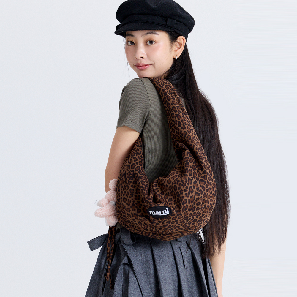 마크니 레오파드 호보백(MACNI Leopard Hobo Bag) - 4