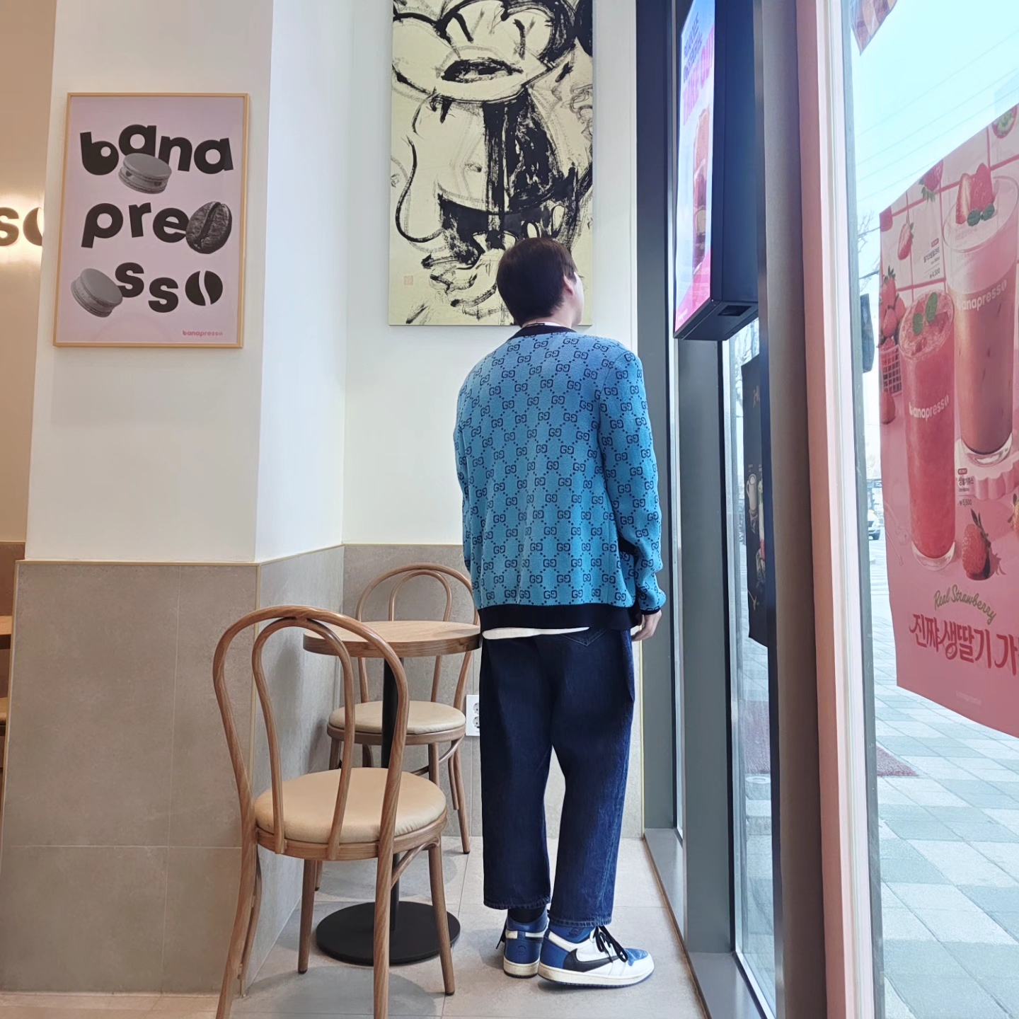 Jordan 1 x Travis Scott x Fragment Retro High OG SP Military Blue 착용 스타일 - 1