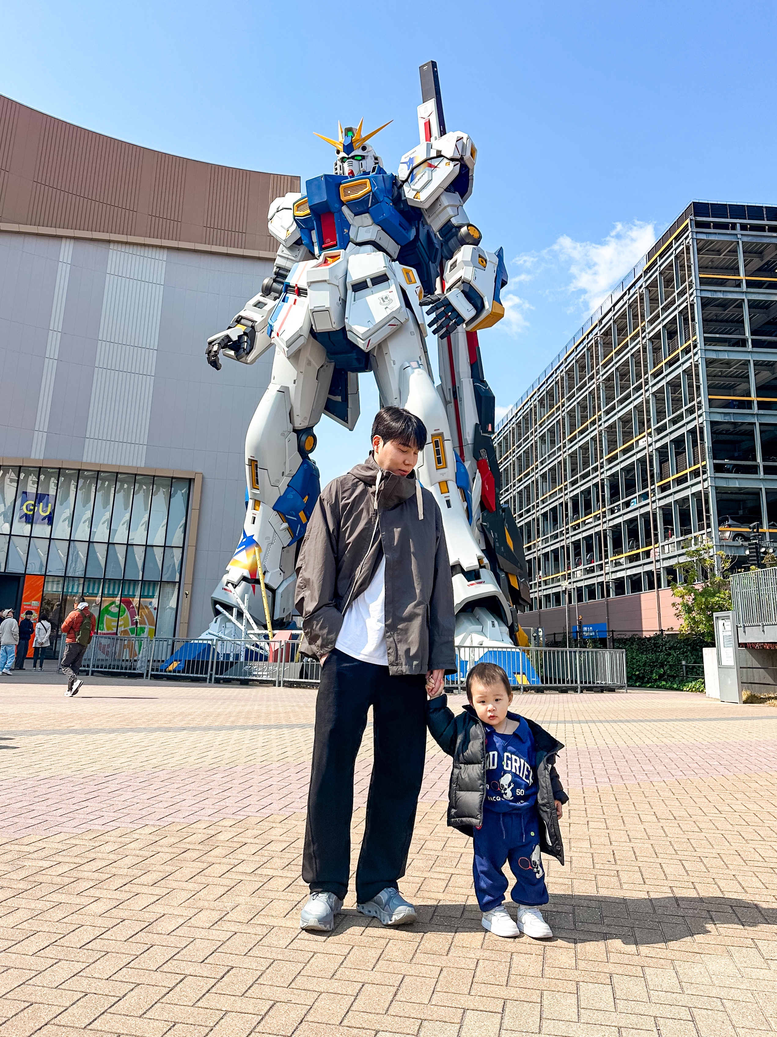 On Running x Post Archive Faction (Paf) Cloudmonster Hyper Phantom Apollo 착용 스타일