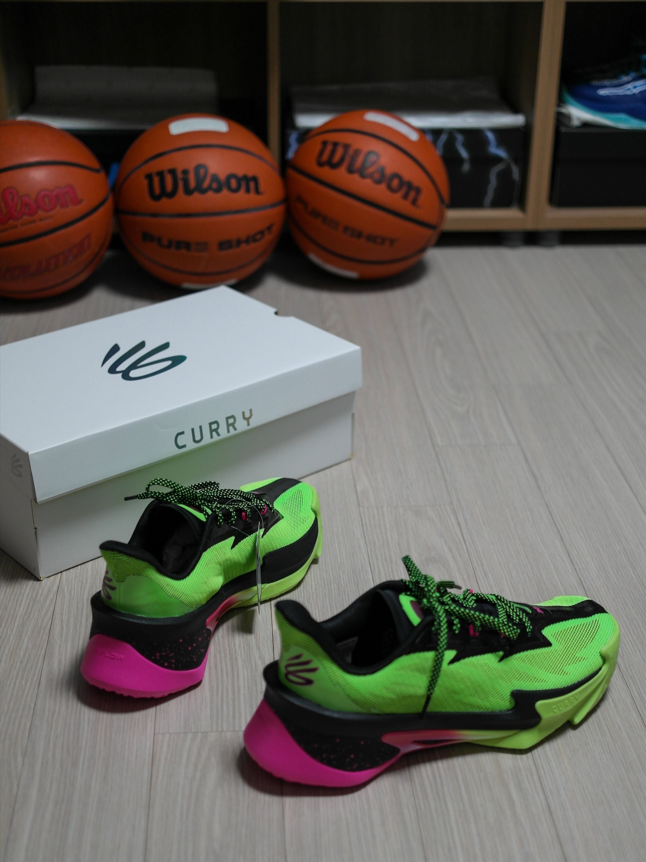 Under Armour Curry Series 7 Hyper Green Black 착용 스타일 - 5