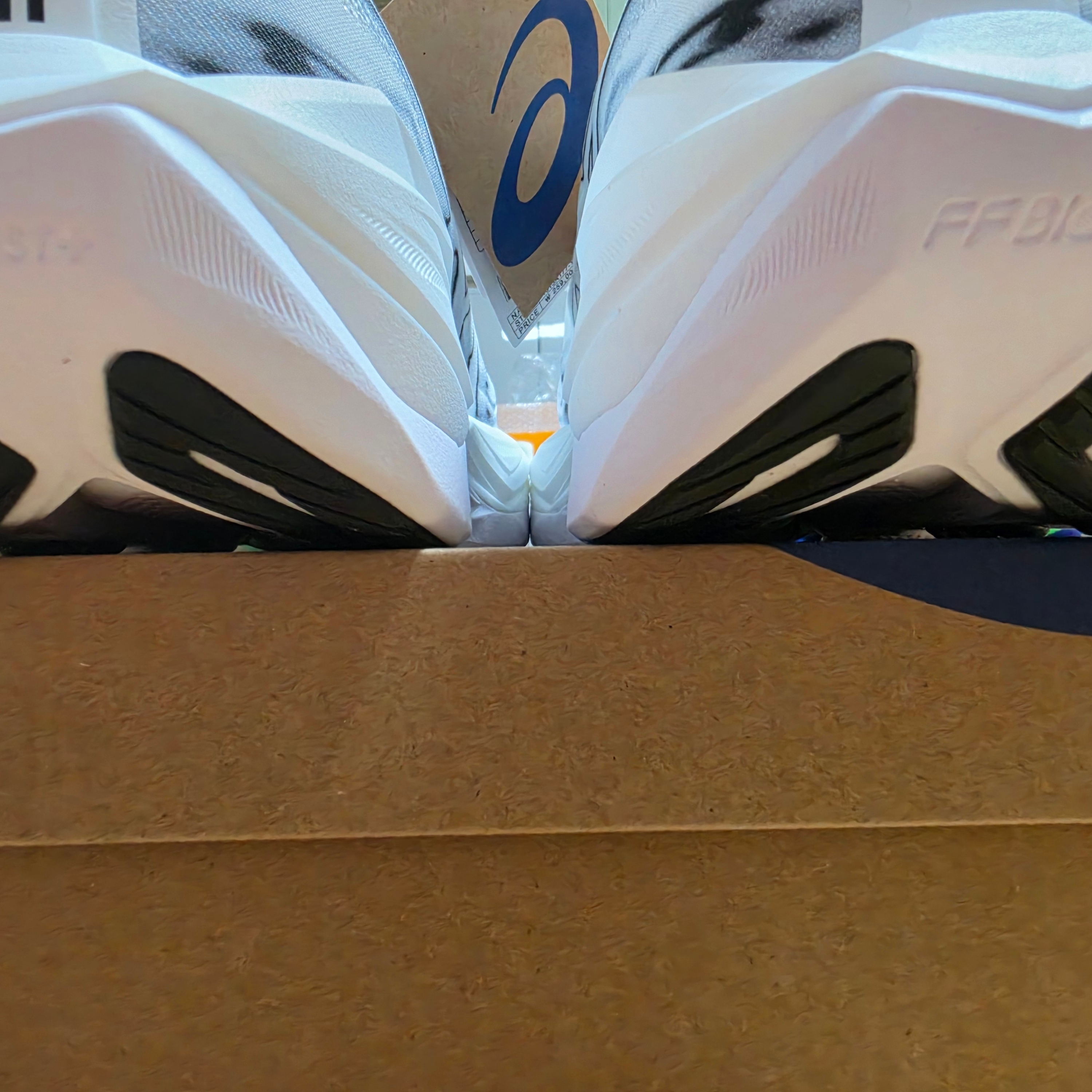 Asics Superblast 3 White Black 착용 스타일 - 8