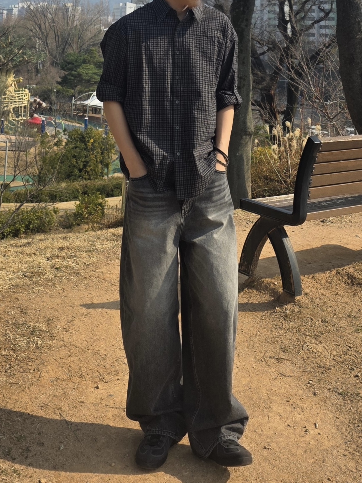 noun Wide Curved Denim Pants Black 착용 스타일 - 3