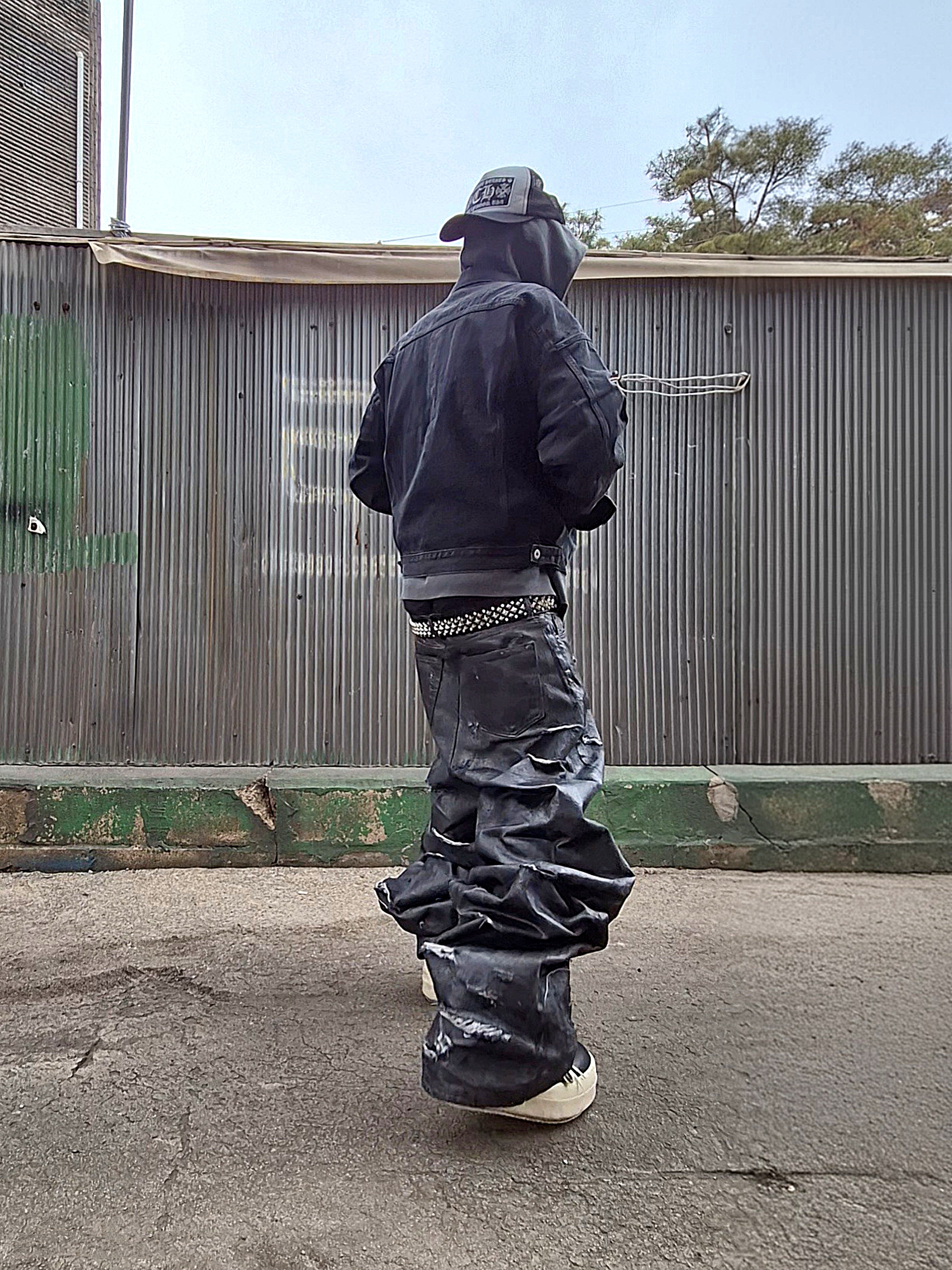 emostanceclub Multi Distressed Coating Jeans Black, Chrome Hearts CH Hollywood Trucker Hat Black White 착용 스타일