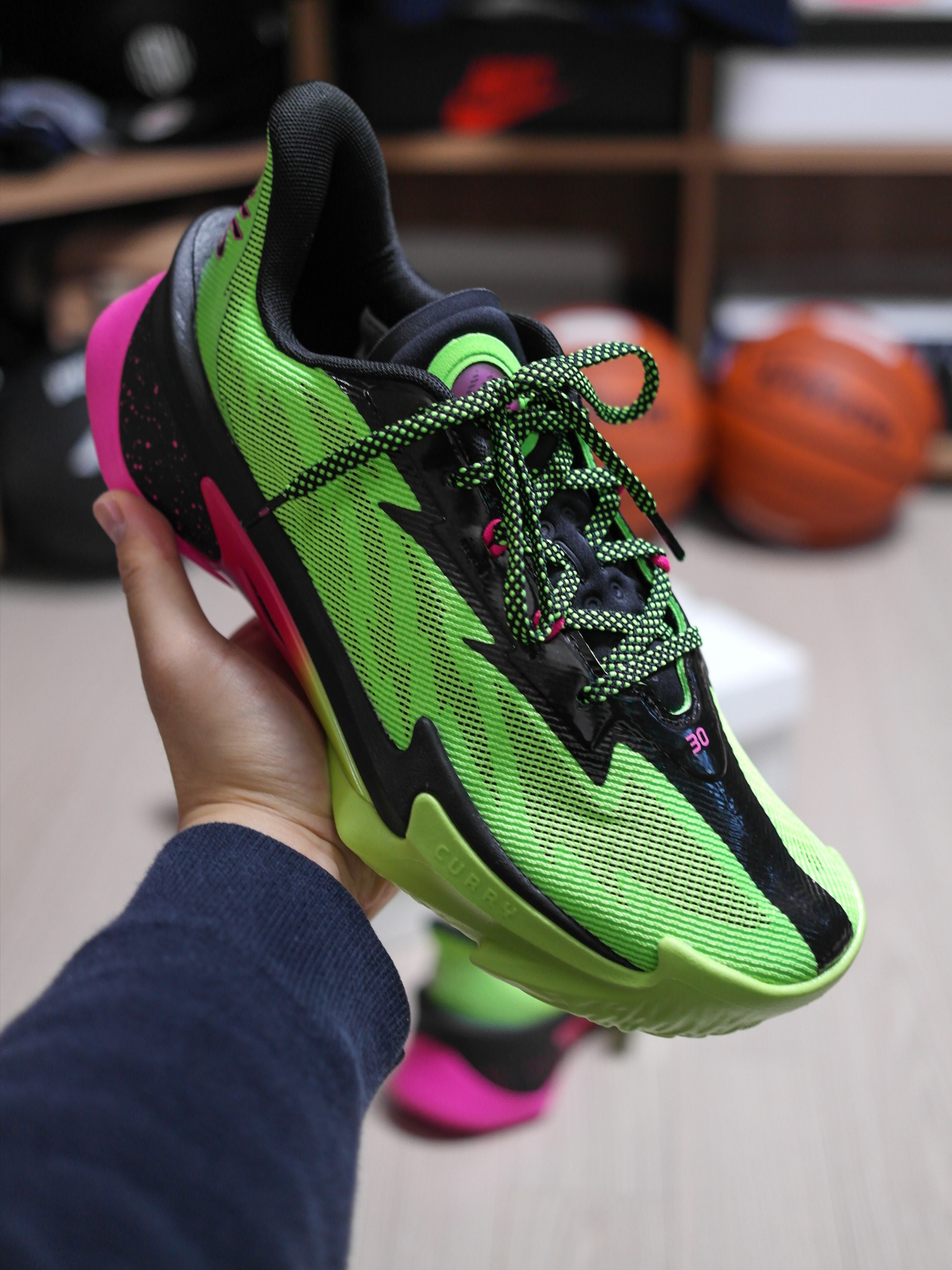 Under Armour Curry Series 7 Hyper Green Black 착용 스타일 - 1