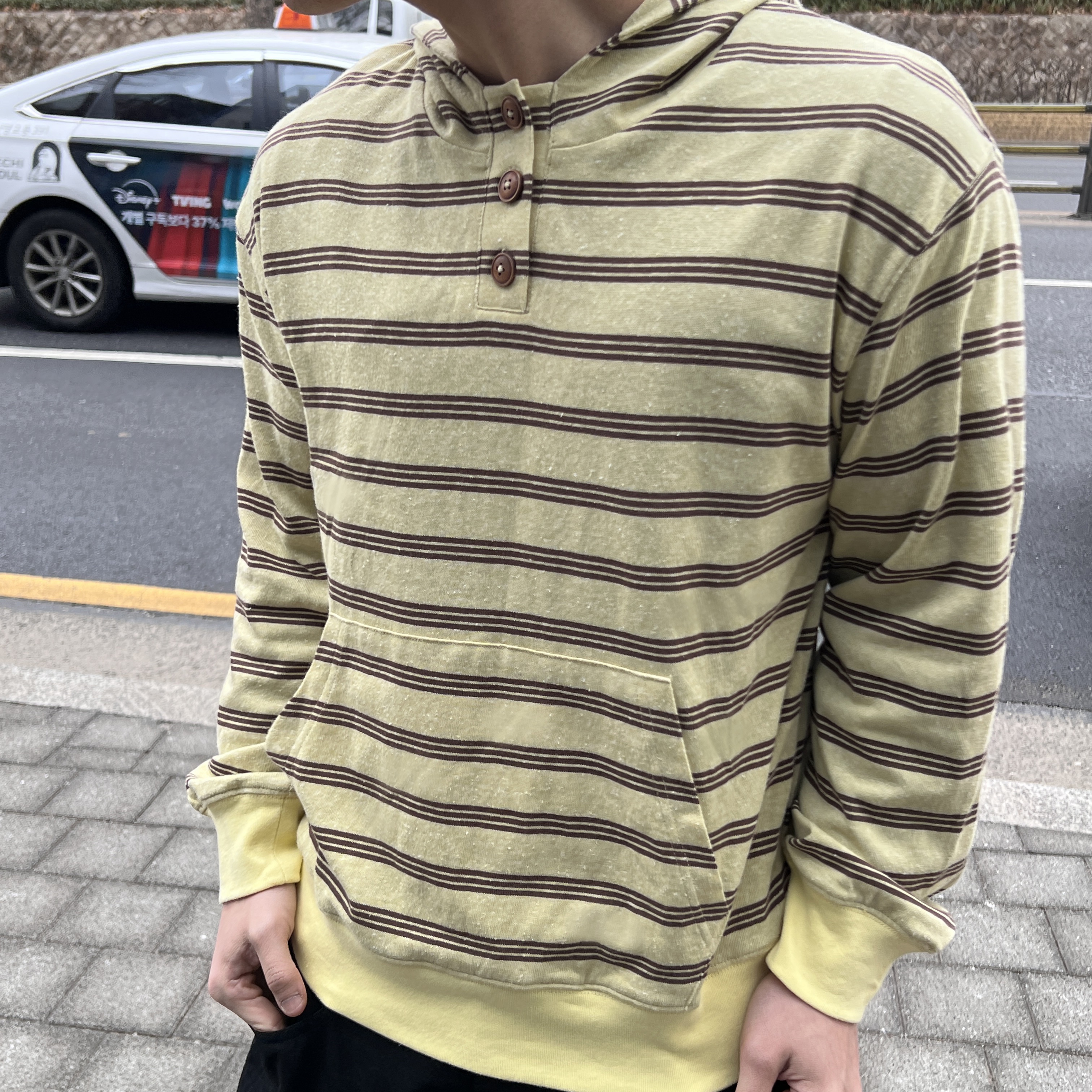 MAINBOOTH Cookie Stripe Hood T-shirt YELLOW, Nike Air Force 1 '07 WB Flax 착용 스타일 - 3