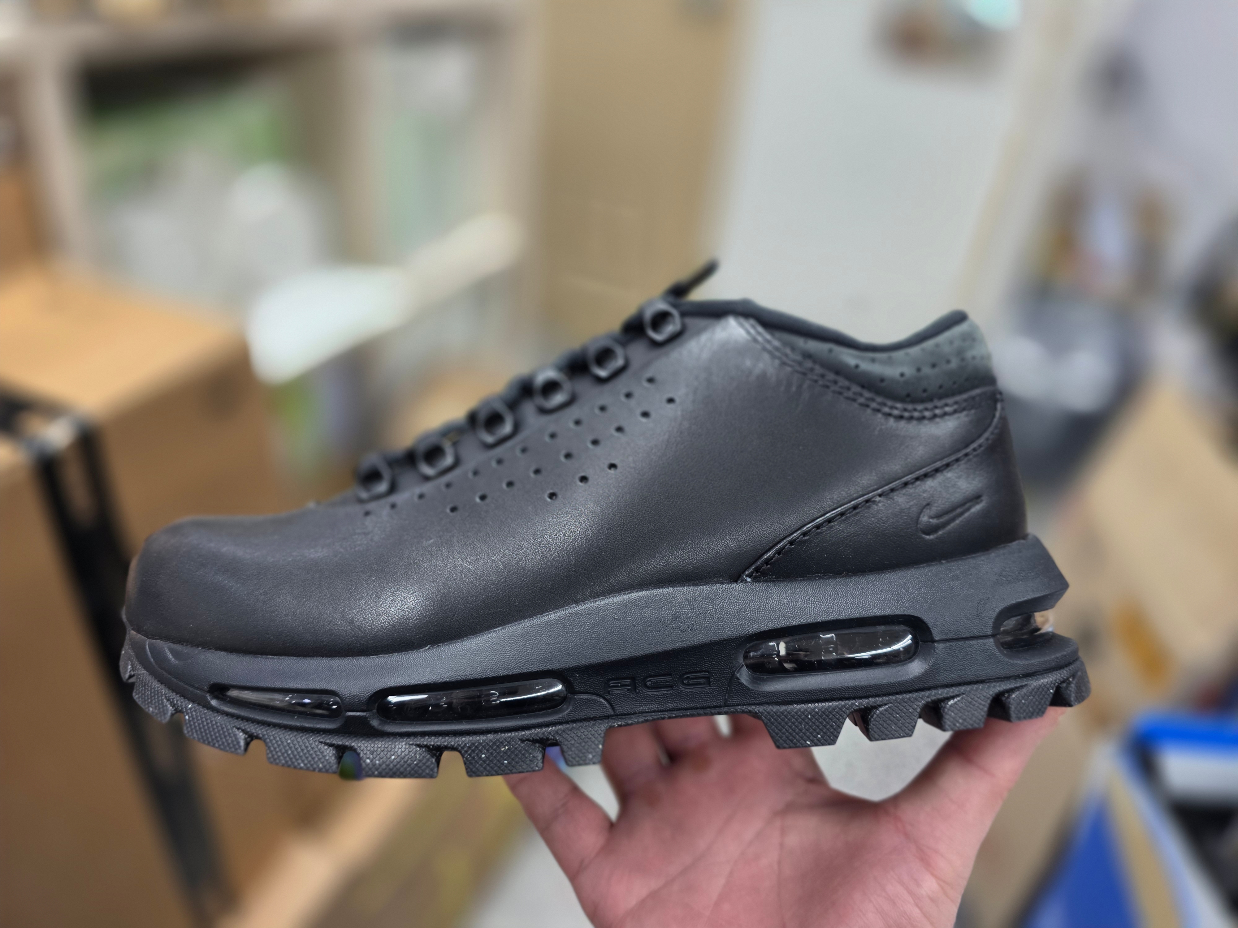 Nike Air Max Goadome Low Black Anthracite 착용 스타일 - 2