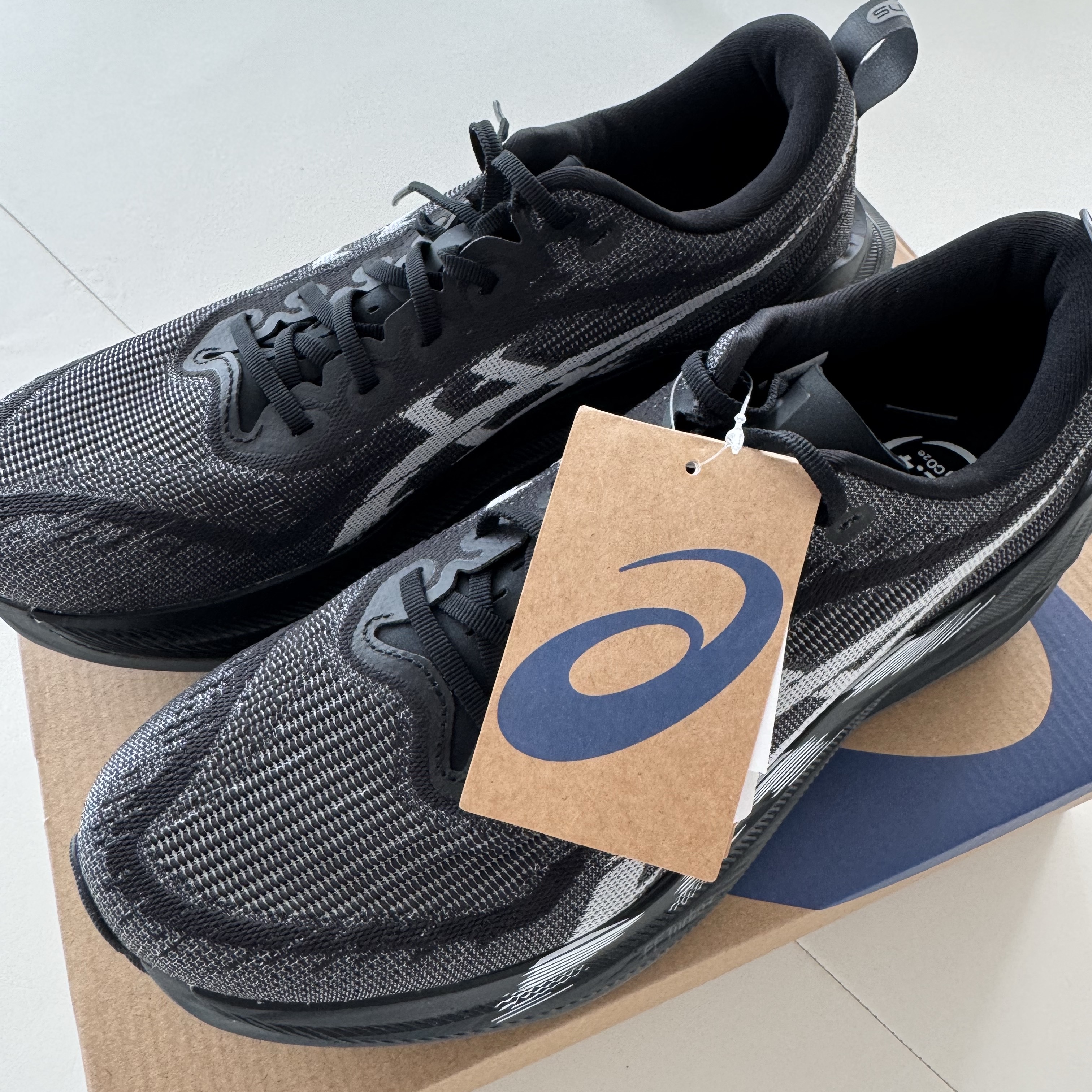 Asics Superblast 2 Black White 착용 스타일