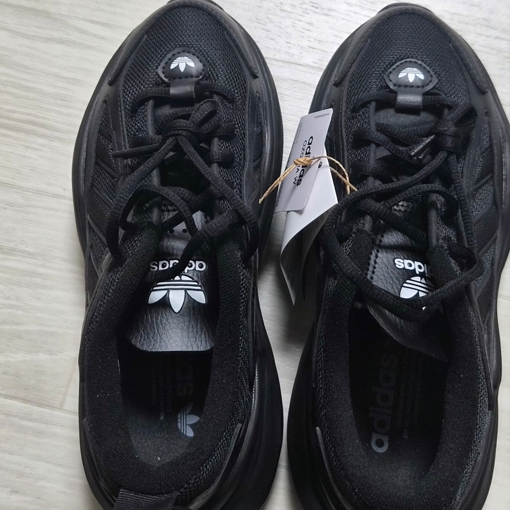 (W) Adidas Ozgaia Core Black 착용 스타일 - 3