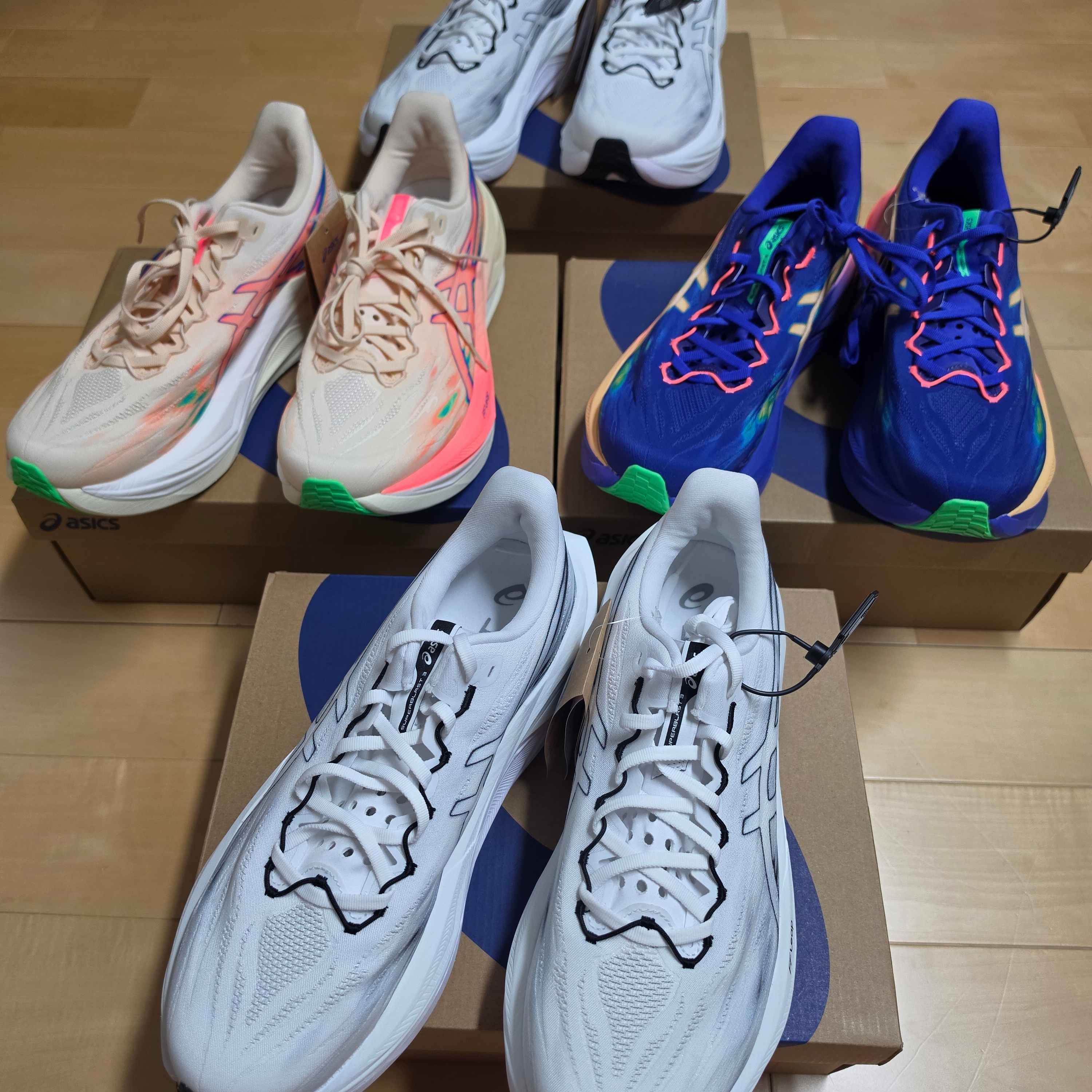 Asics Superblast 3 White Black 착용 스타일 - 1