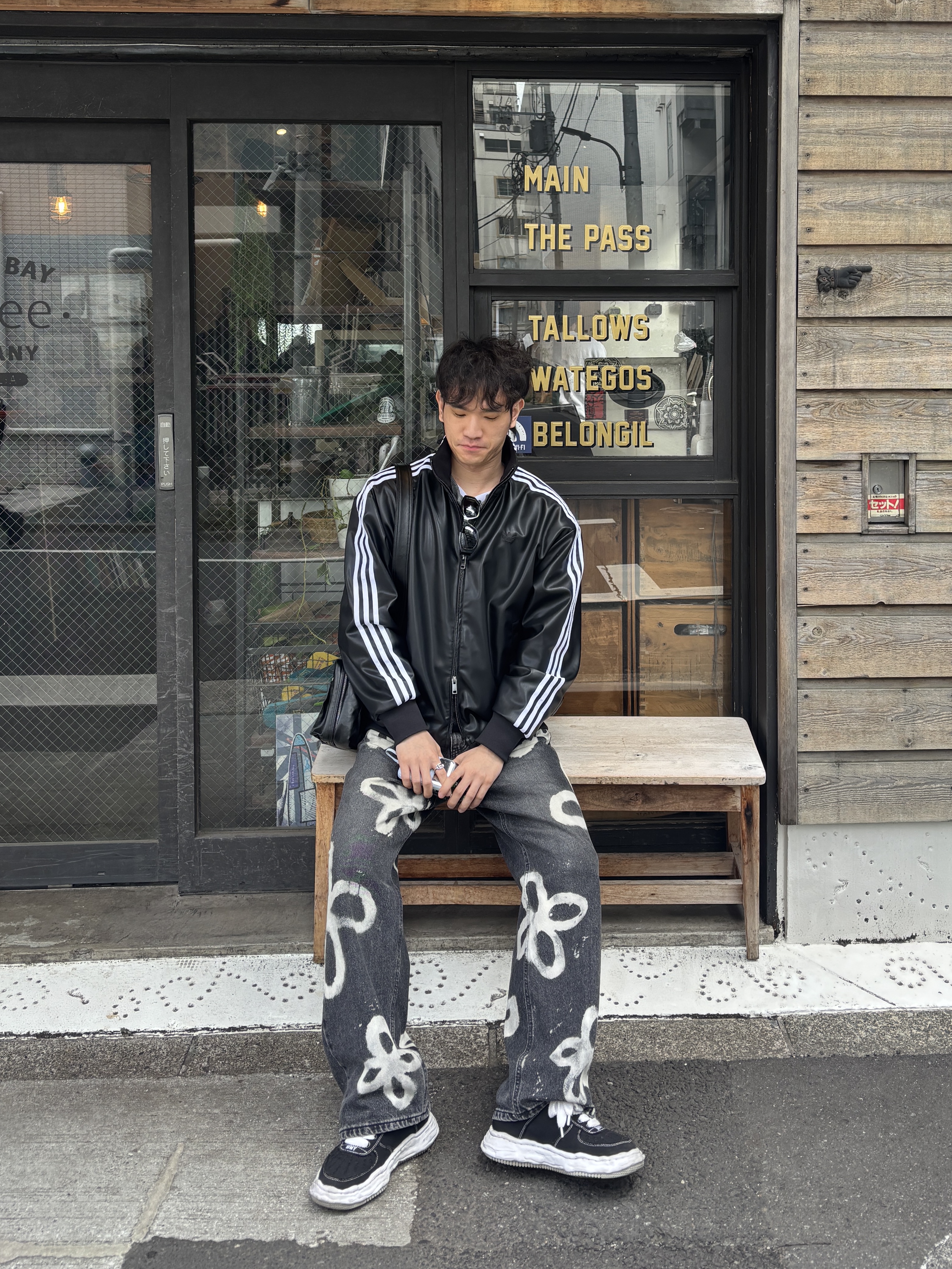 Adidas Pleather 3S Track Top Black - KR Sizing, Maison Mihara Yasuhiro Wayne OG Sole Canvas Low-top Sneakers Black 착용 스타일 - 1