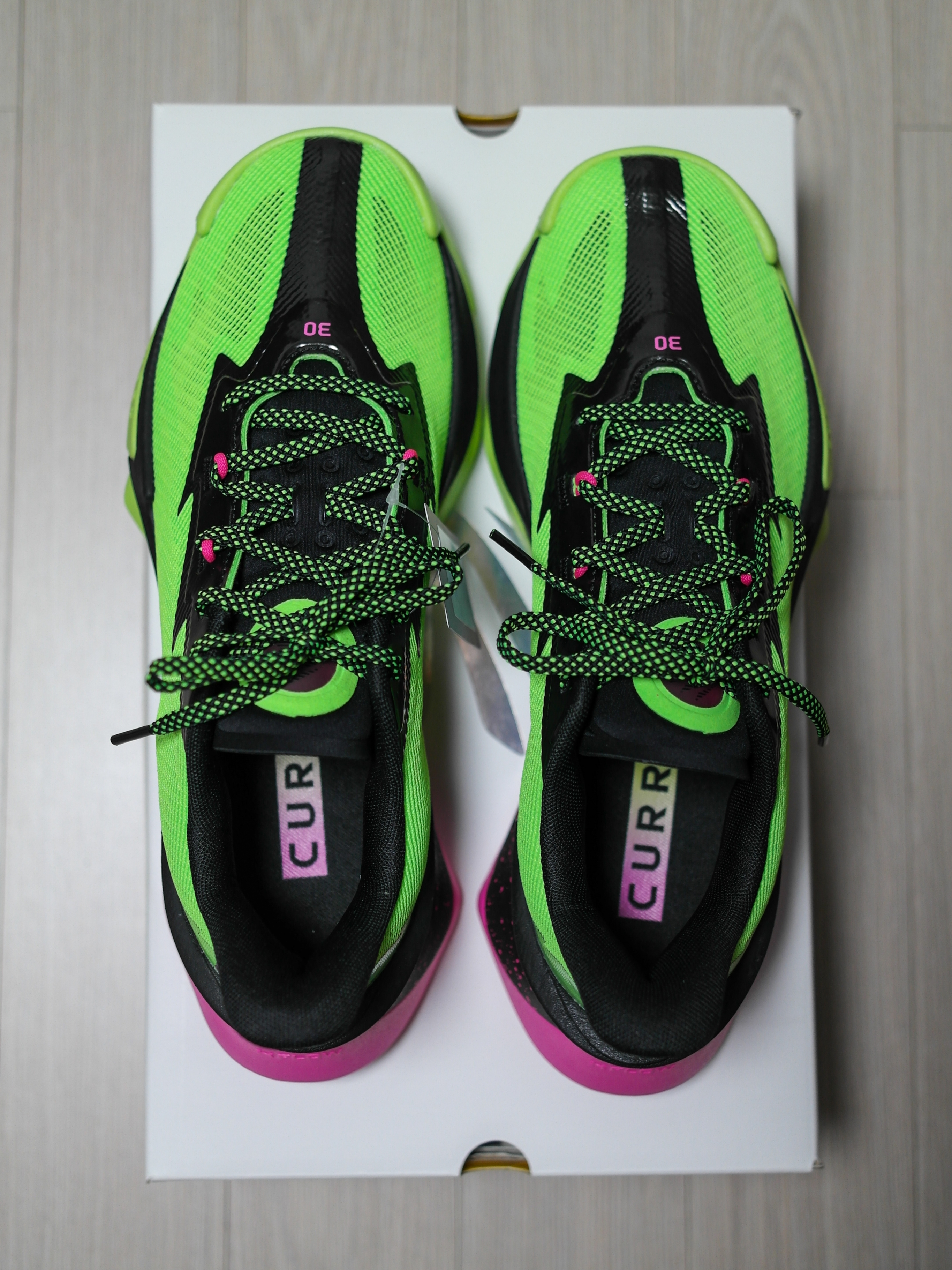 Under Armour Curry Series 7 Hyper Green Black 착용 스타일 - 7