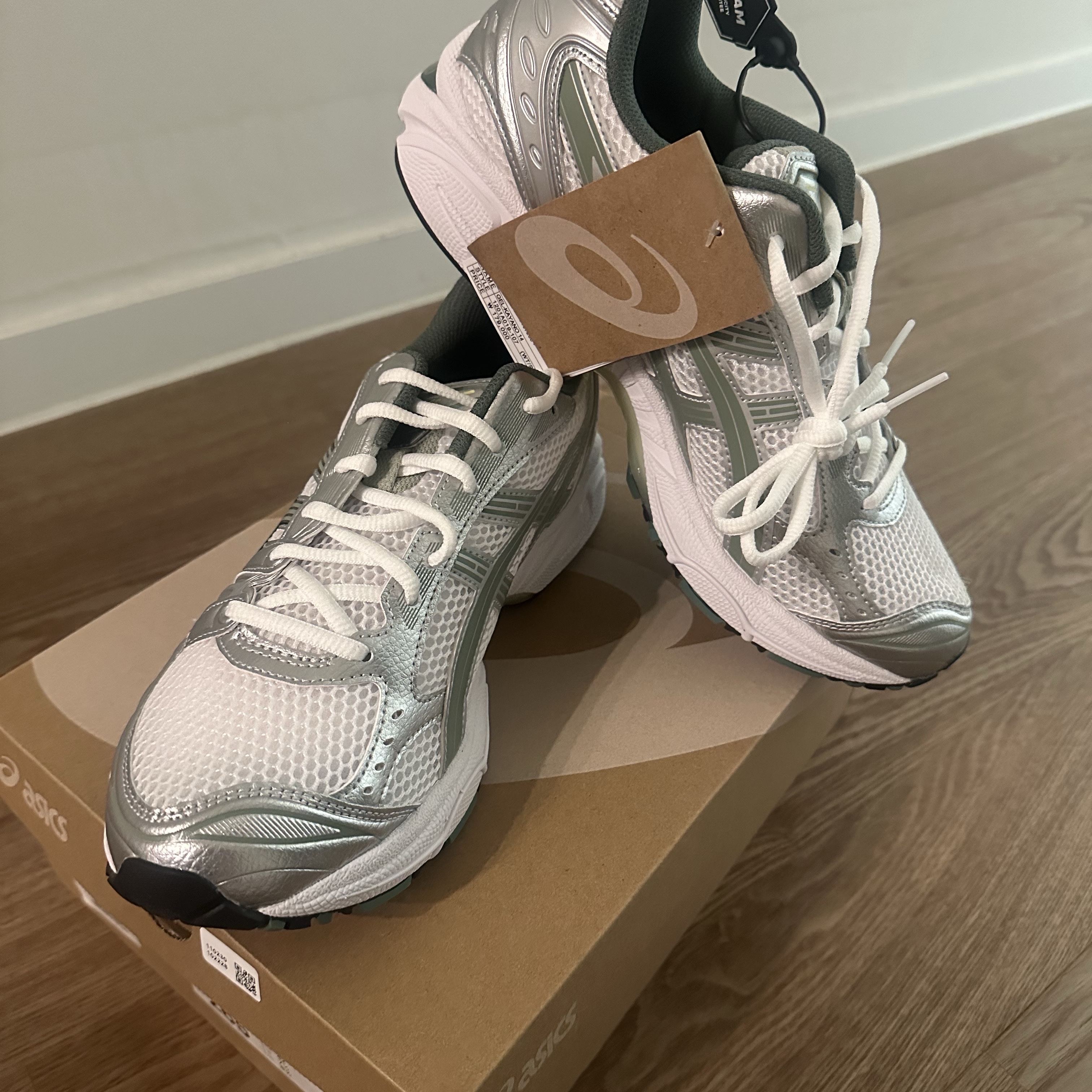 Asics Gel-Kayano 14 White Slate Grey 착용 스타일