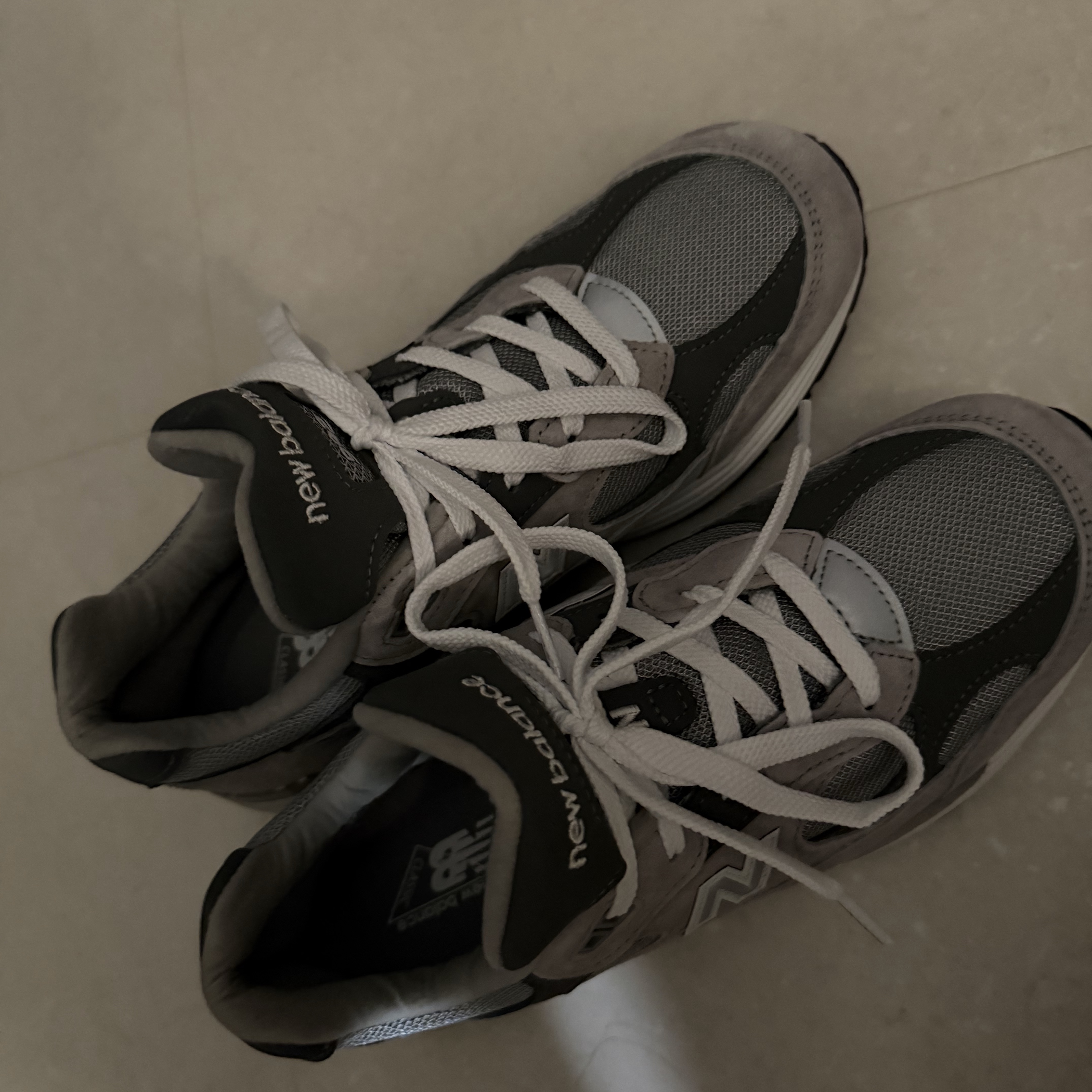 New Balance 992 Made in USA Core Grey Silver Metallic 착용 스타일