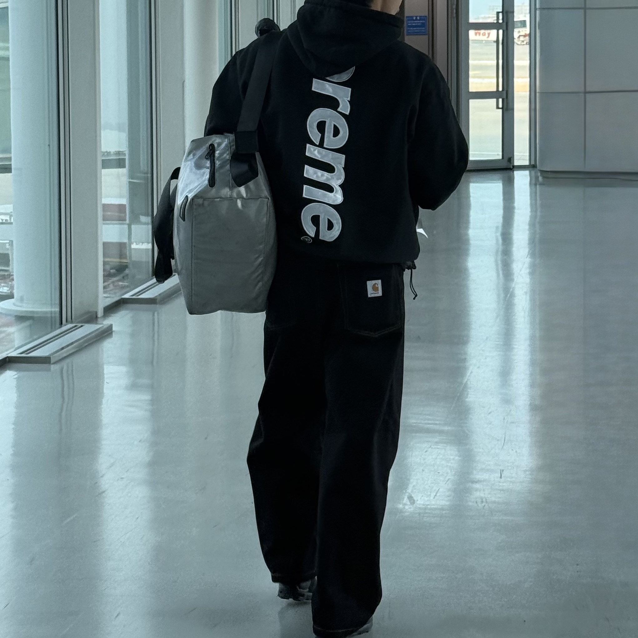 Supreme Satin Applique Hooded Sweatshirt Black - 25FW, Carhartt WIP Robertson Denim Landon Pants Black Stone Washed 착용 스타일