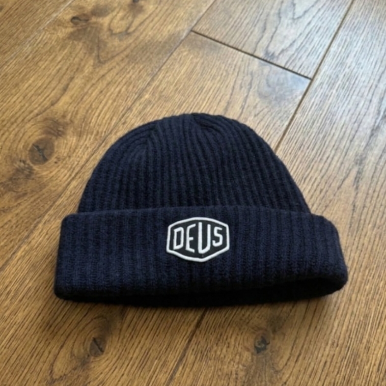 Deus Ex Machina Shield Beanie Black 착용 스타일
