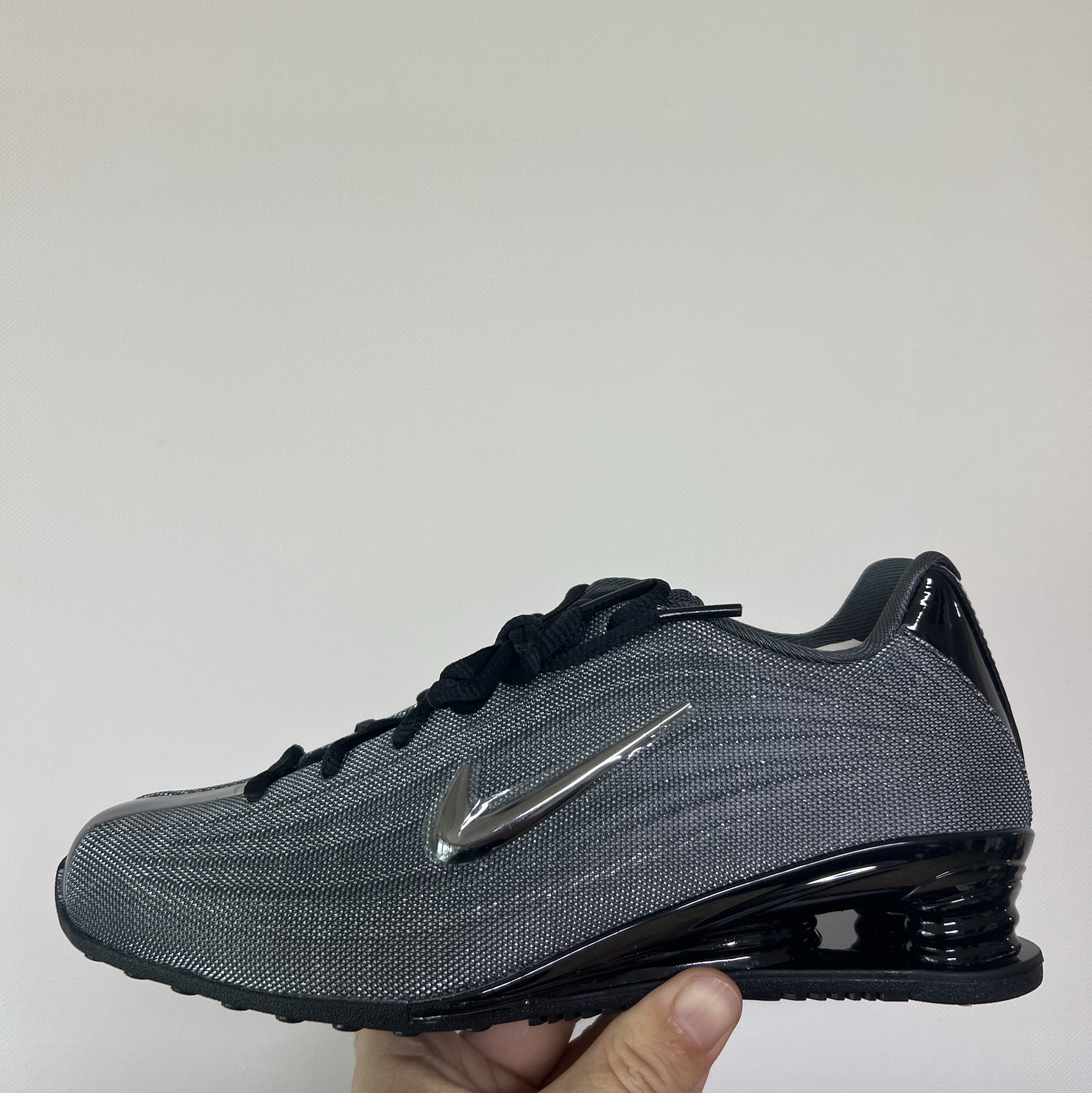 (W) Nike x Naked Shox Z Metallic Hematite Black 착용 스타일 - 1
