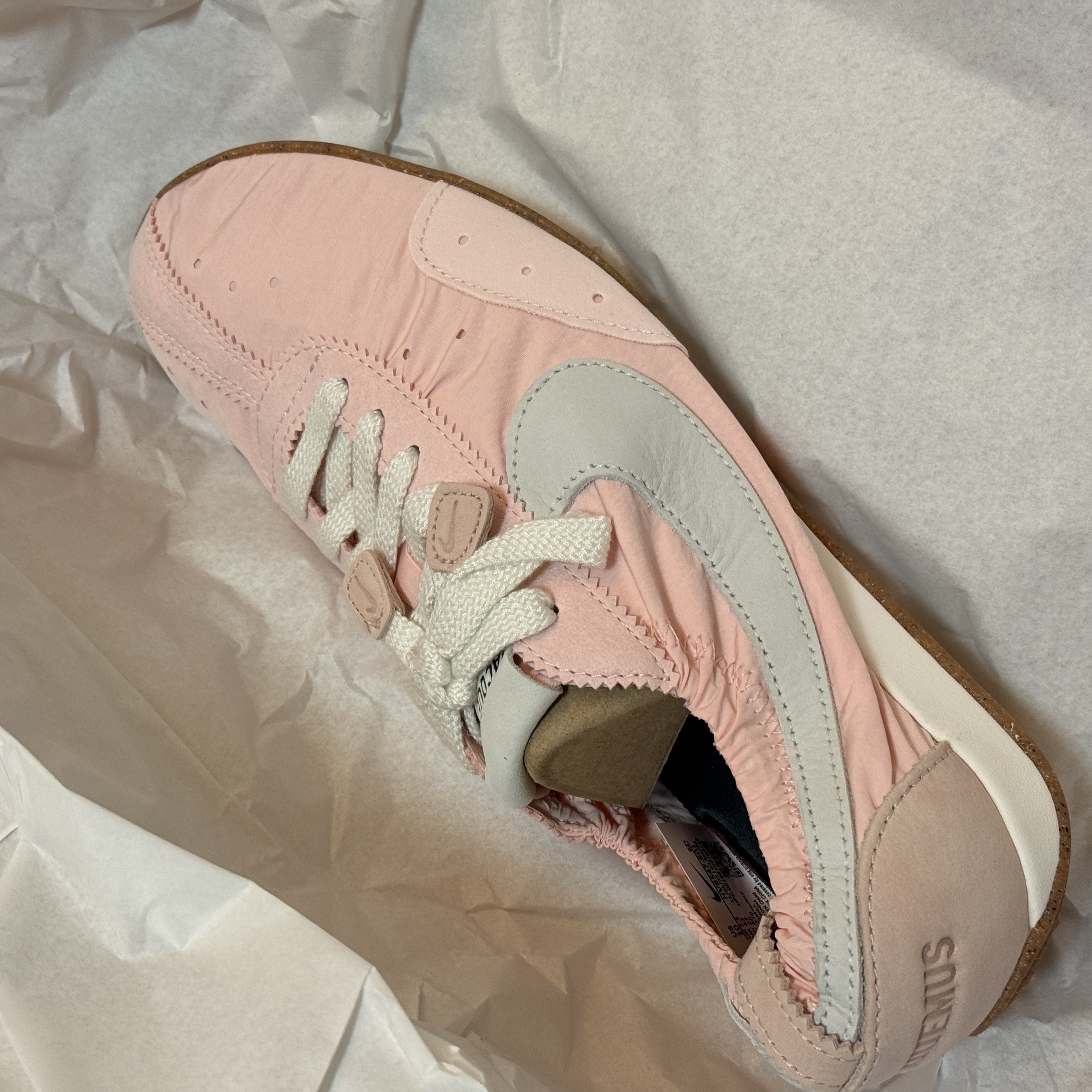 Nike x Jacquemus Moon Shoe SP Aluminum Pink Sail 착용 스타일 - 1