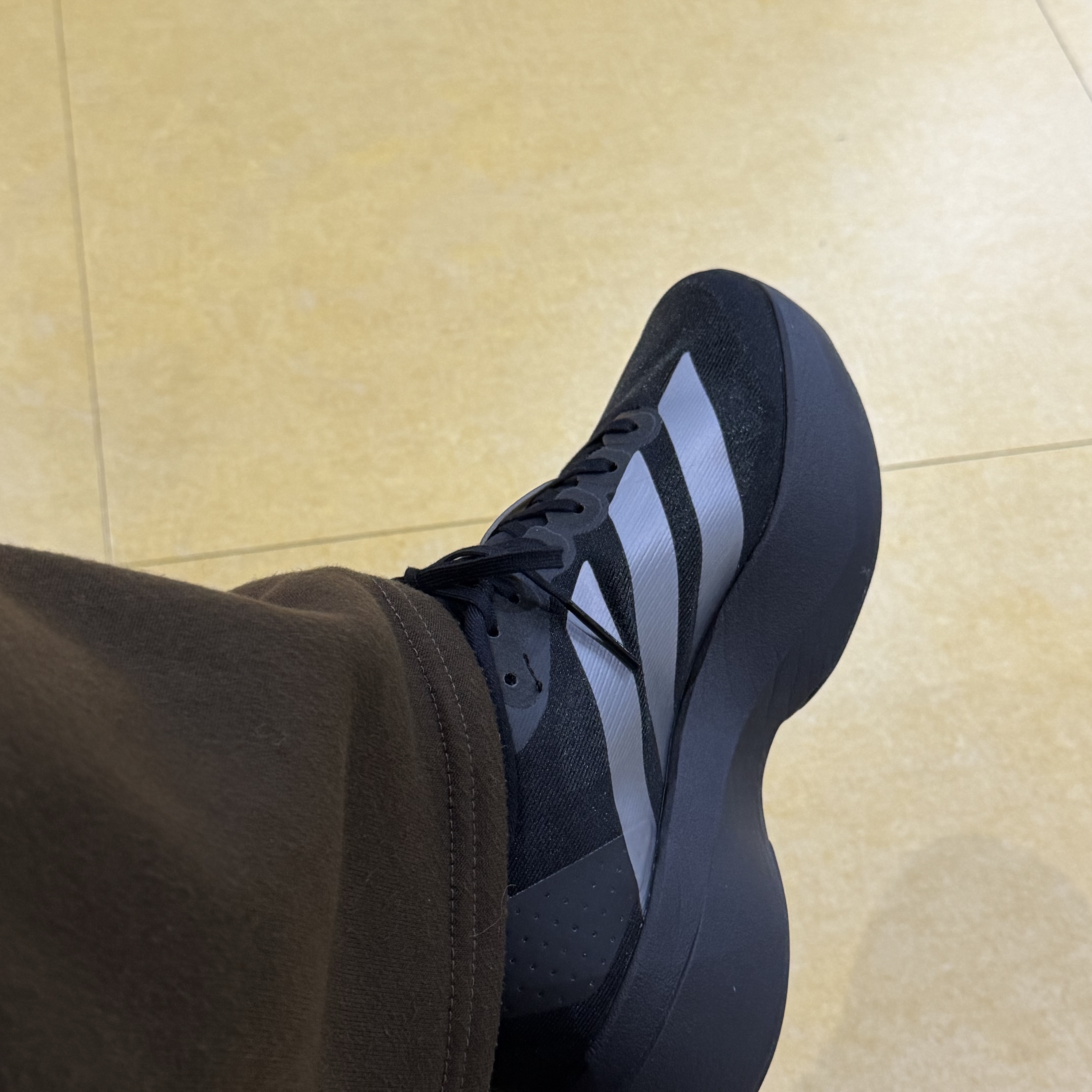 (W) Adidas Adizero EVO SL Core Black Iron Metallic 착용 스타일 - 2