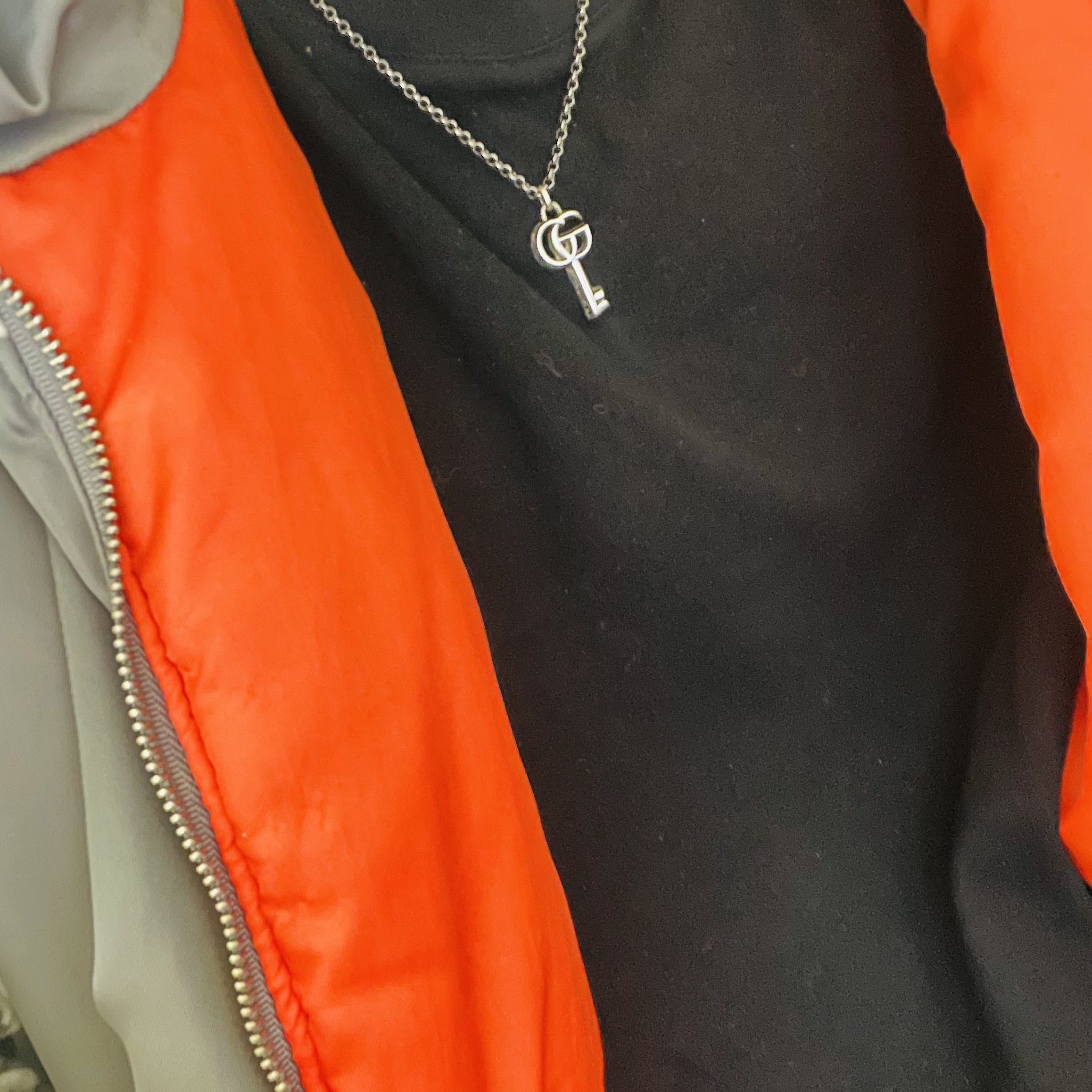 Gucci Double G Key Necklace Silver 착용 스타일
