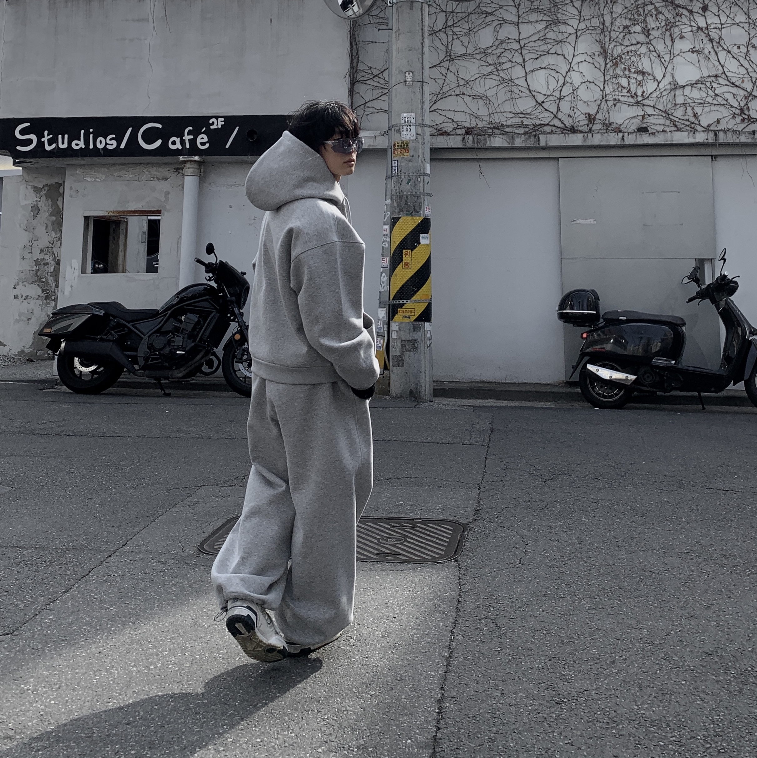 Nonnod Scuba Zip Hoodie Grey, Nonnod Scuba Pajama Pants Grey 착용 스타일 - 5