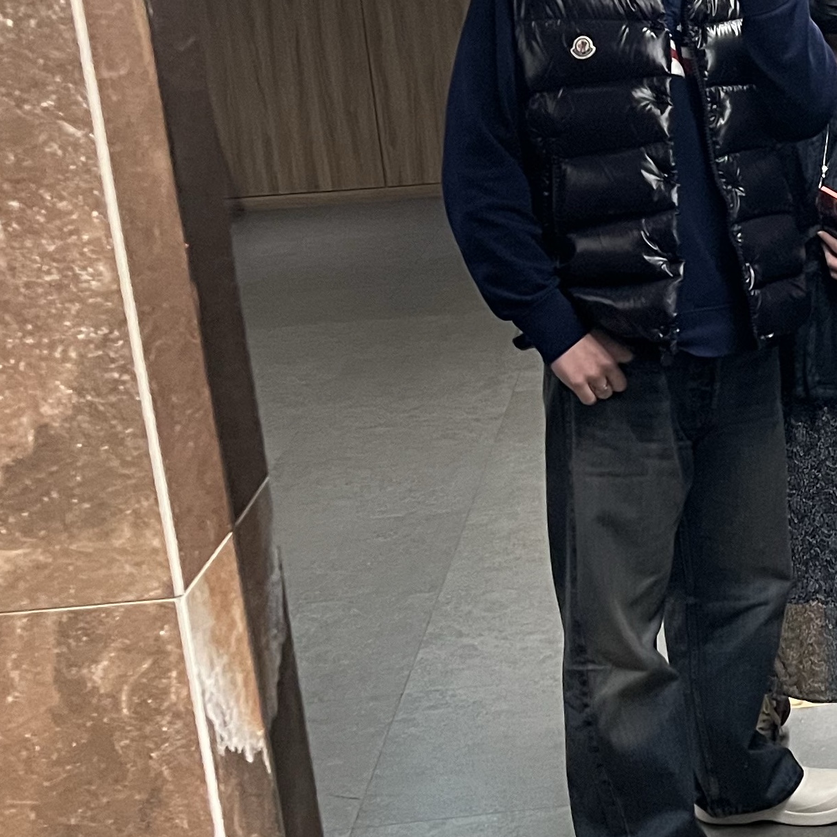 Moncler Tibb Down Gilet Black - 25FW 착용 스타일