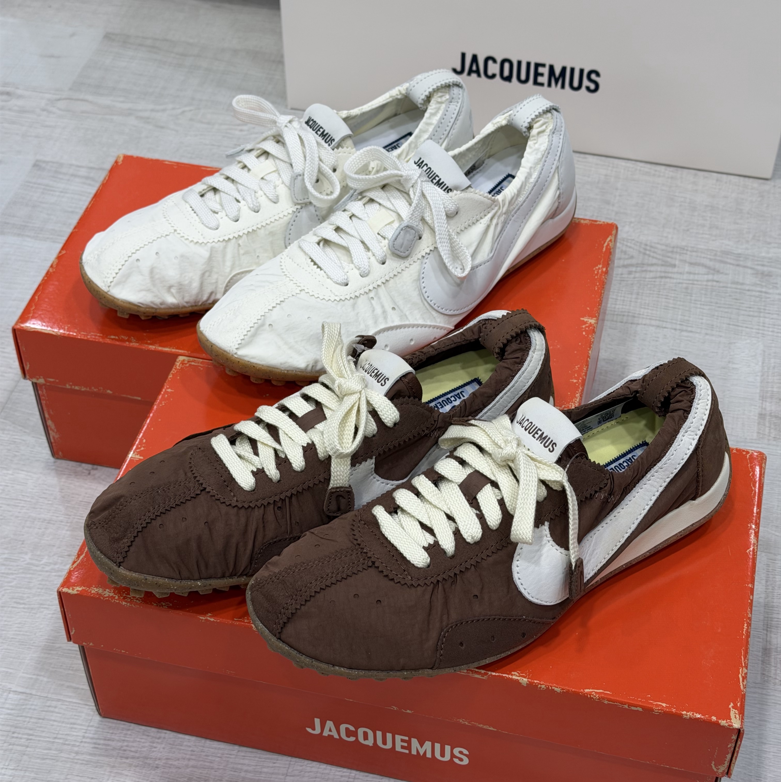 Nike x Jacquemus Moon Shoe SP Fauna Brown Cashmere, Nike x Jacquemus Moon Shoe SP Soft Pearl Sail 착용 스타일