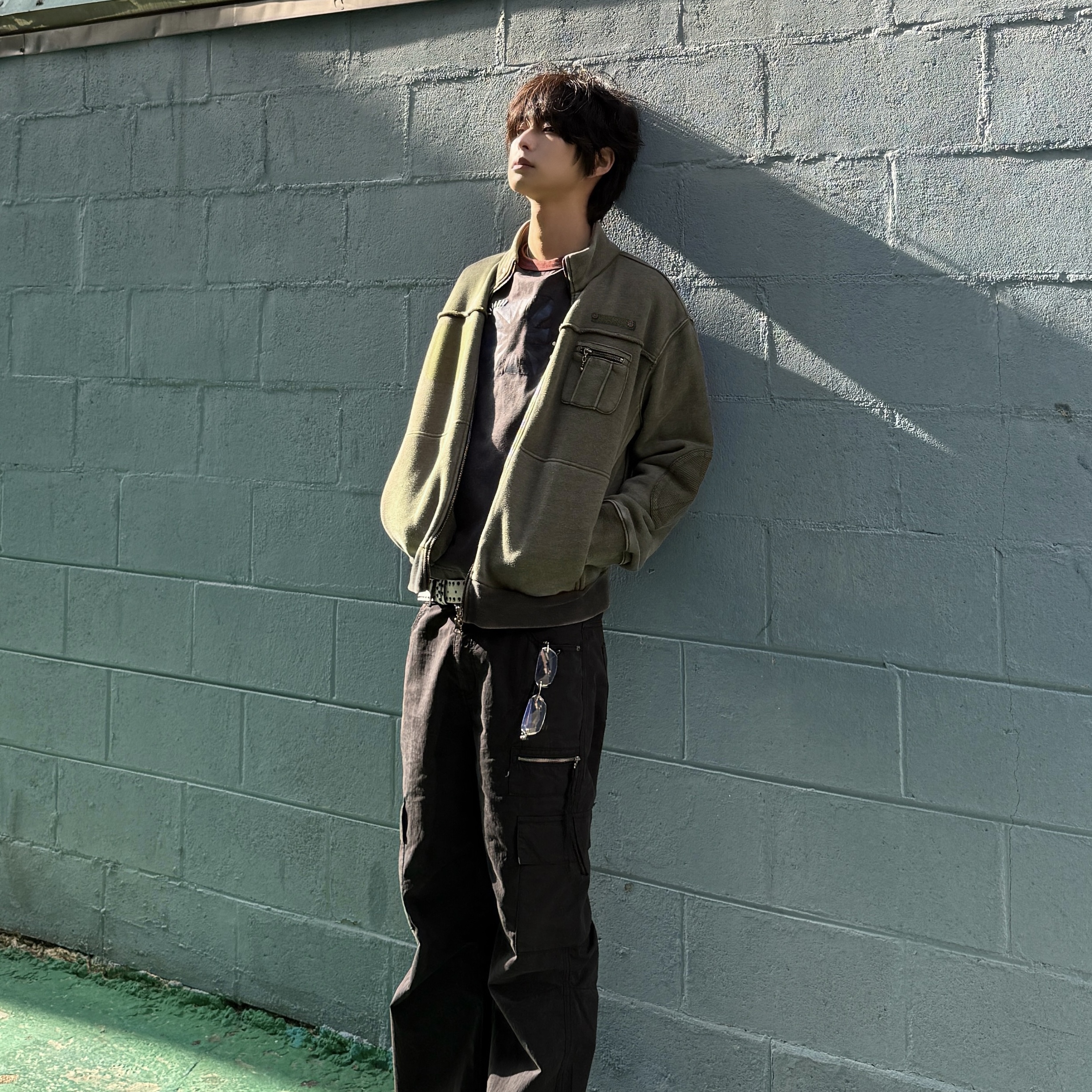 MAINBOOTH Cargo Bootcut Pants BLACK 착용 스타일 - 1