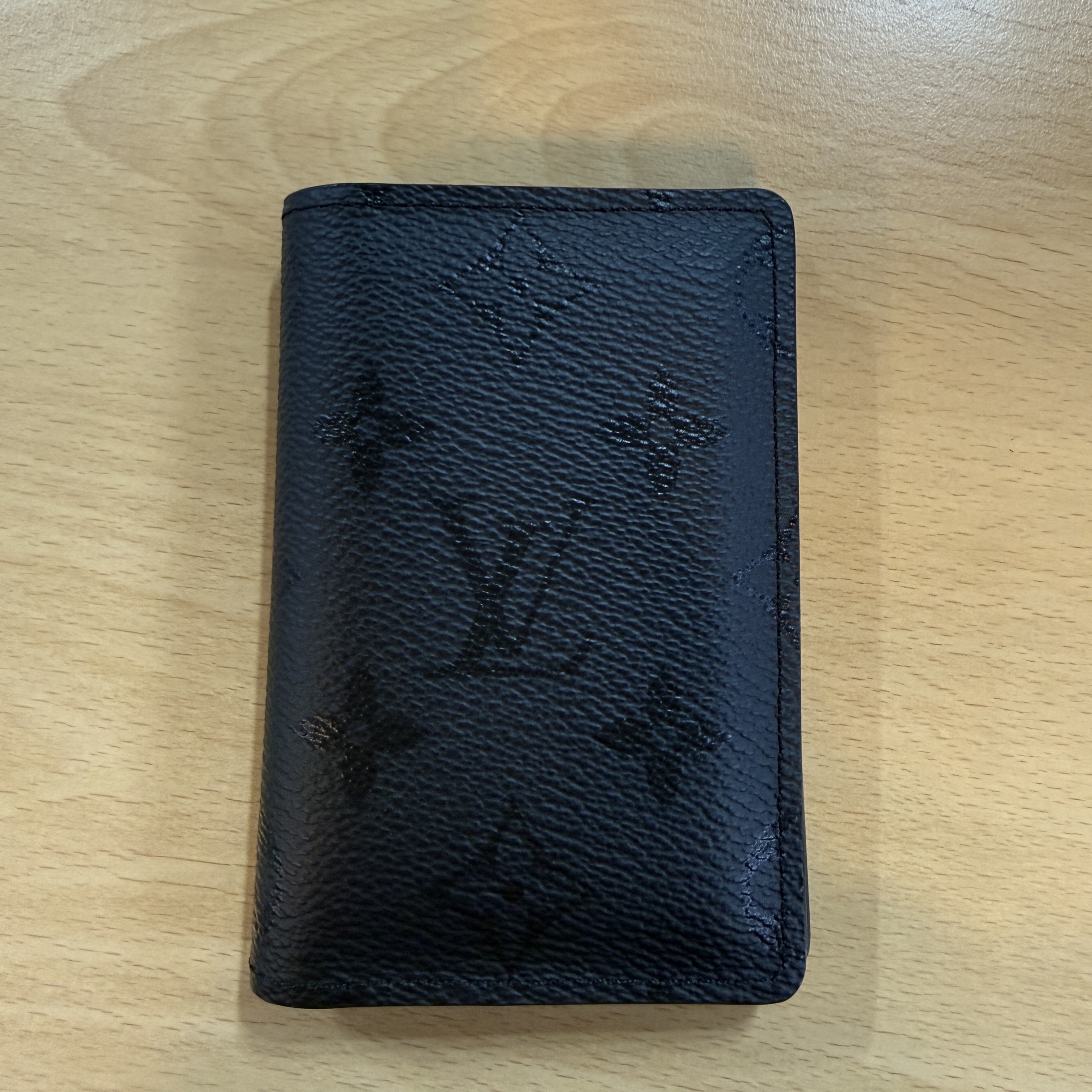 Louis Vuitton Pocket Organizer Monogram Eclipse 착용 스타일 - 2