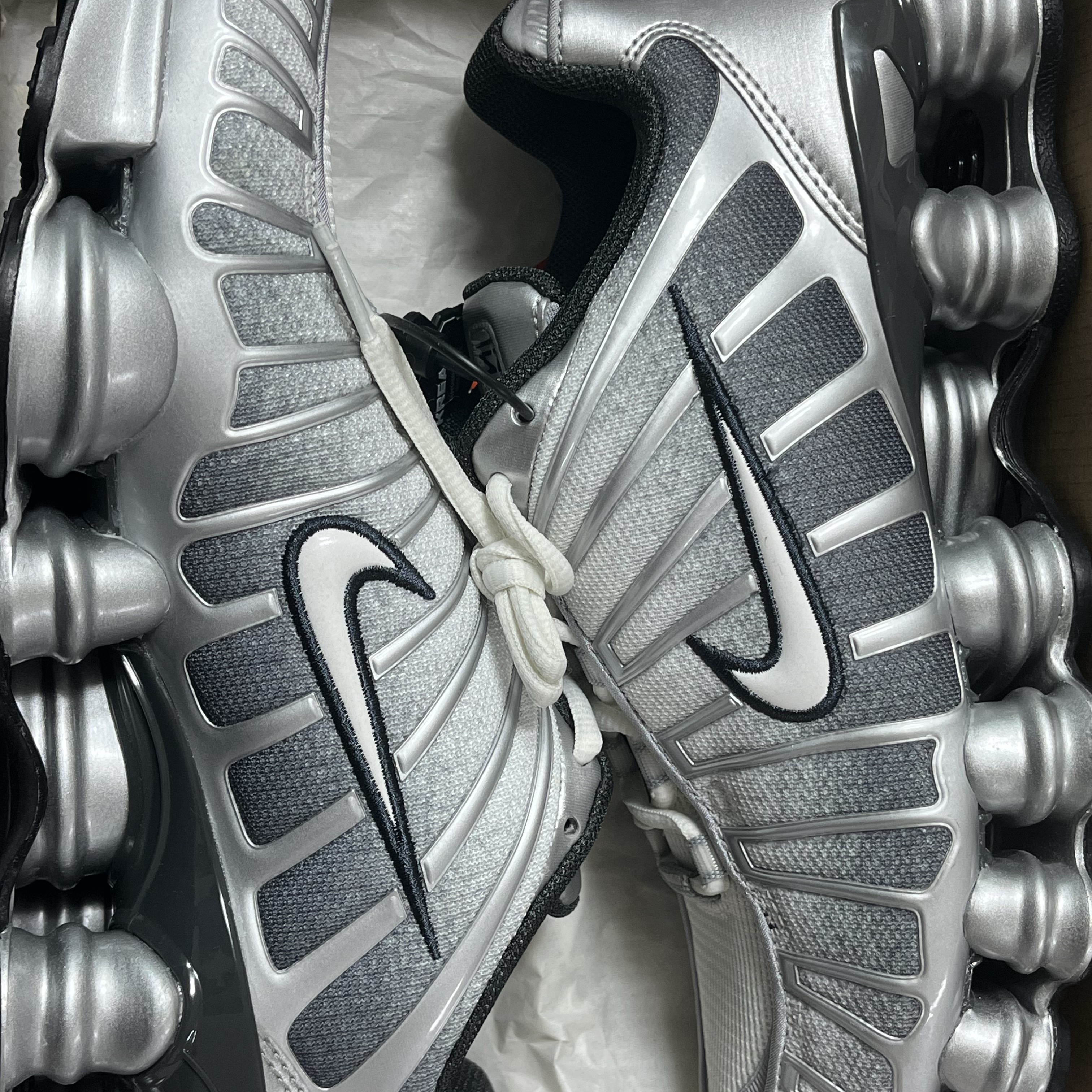 Nike Shox TL Metallic Silver Wolf Grey 착용 스타일