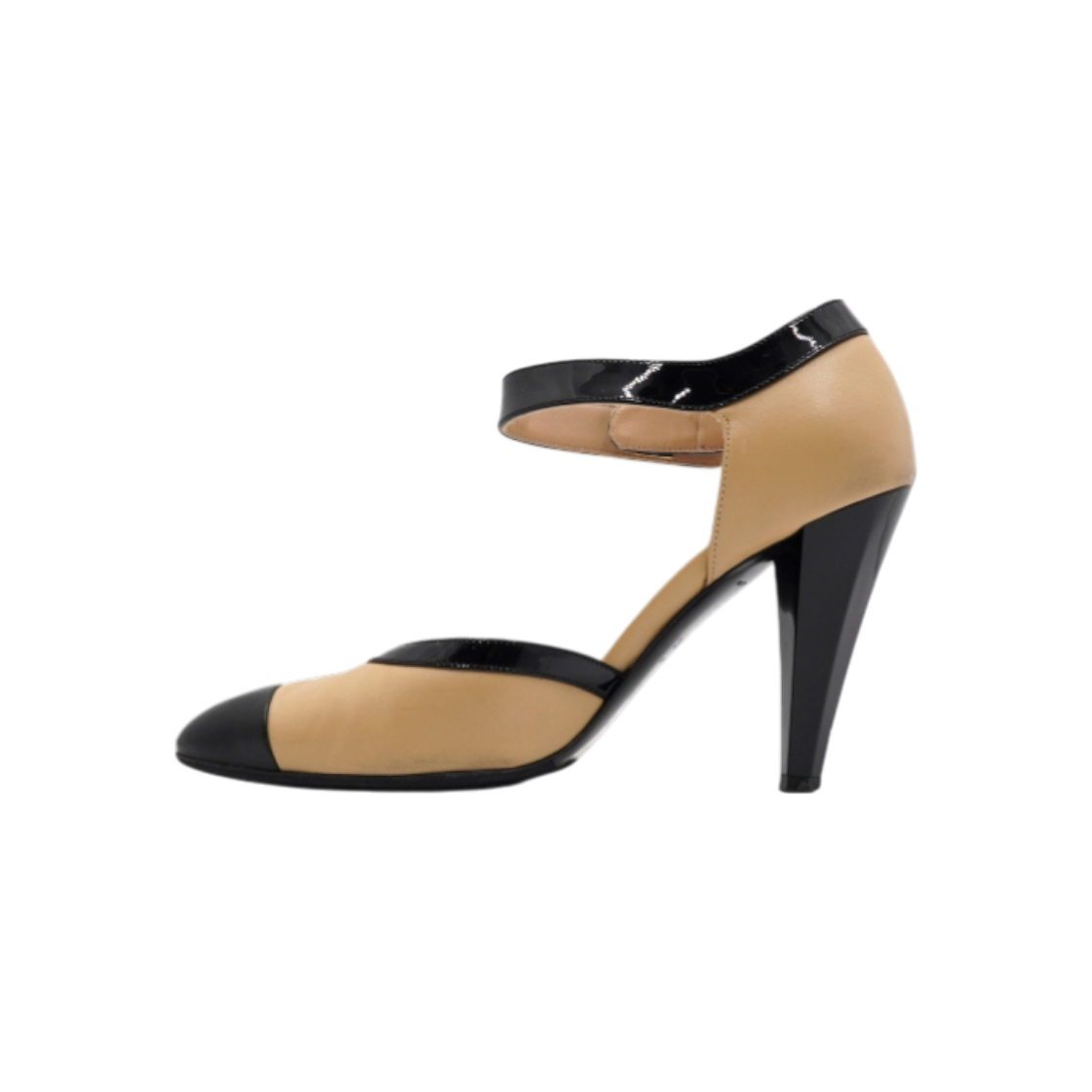 IT5QTAJNRHLC Chanel Beige and Black Two-Tone Gold CC Turnlock Pumps